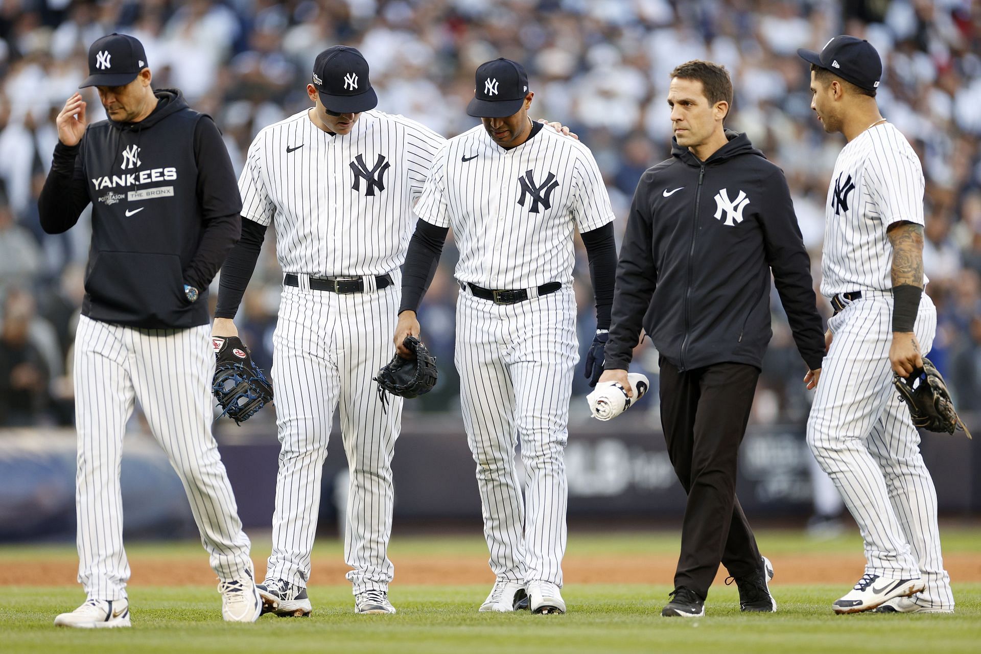 Yankees LF Aaron Hicks out for postseason with knee injury