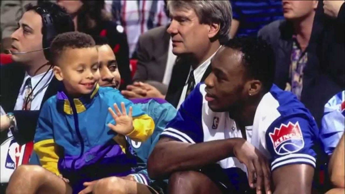 Steph Curry sitting at the sidelines at one of Dell Curry&#039;s games