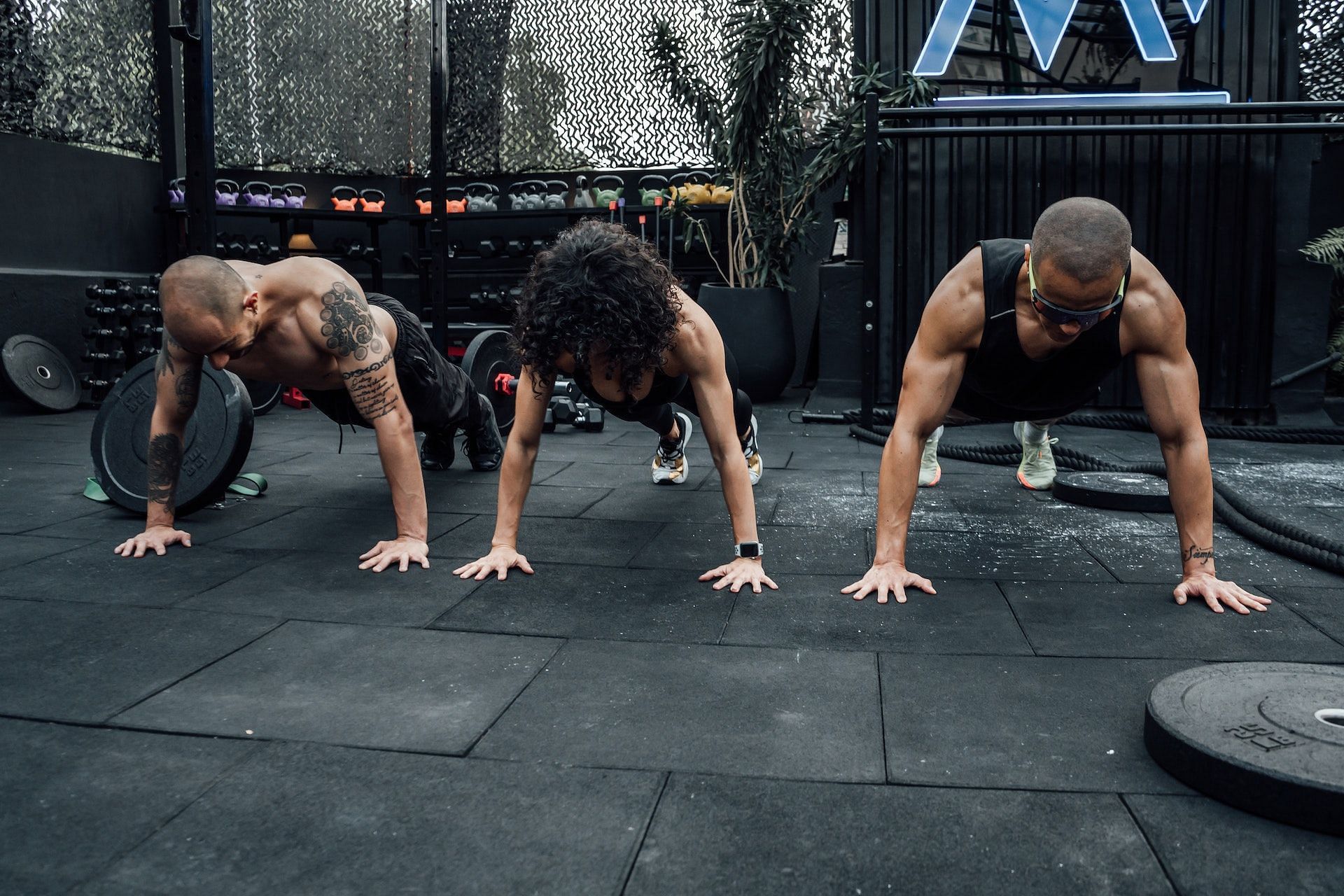 Burpee exercise is a full-body workout. (Photo via Pexels/Mike Gonz&aacute;lez)