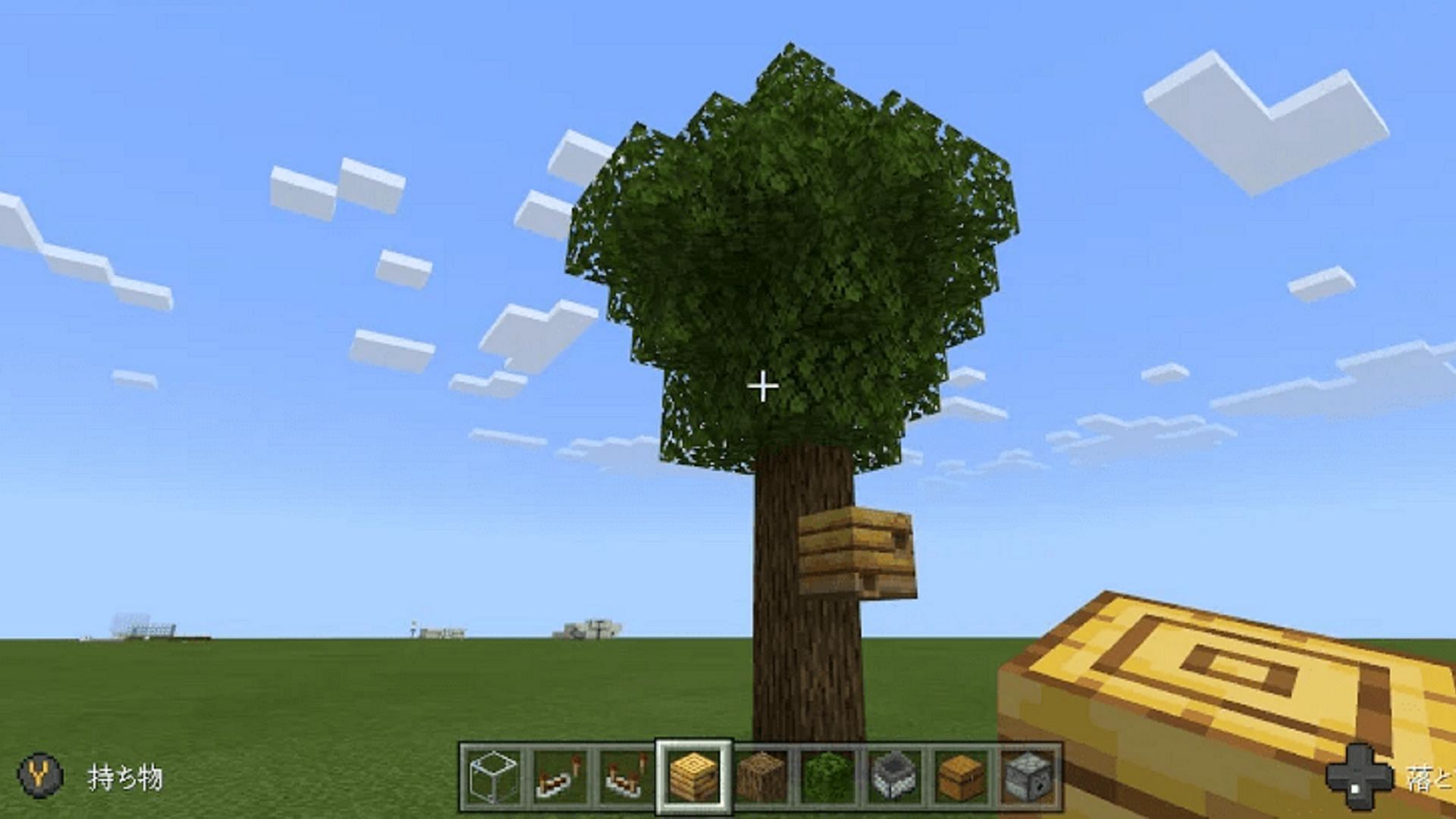 This tree is perfect for quick building and housing players&#039; bees (Image via @Kay-nea/Ameba)