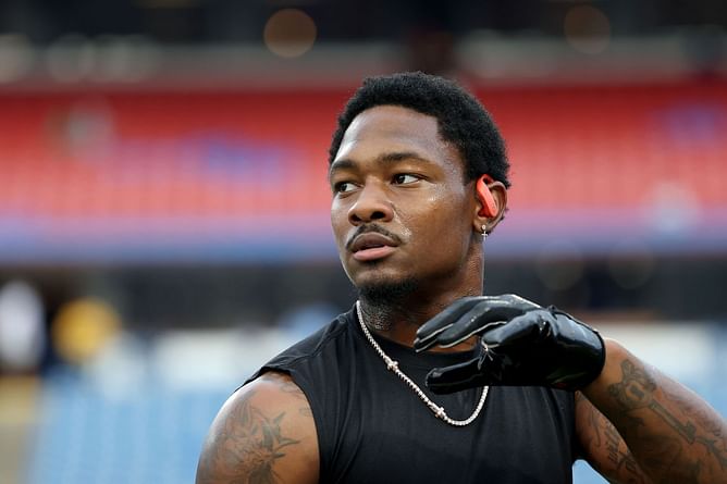 Stefon Diggs proves he's the ultimate teammate, visits Damar Hamlin in hospital as Bills wait on update