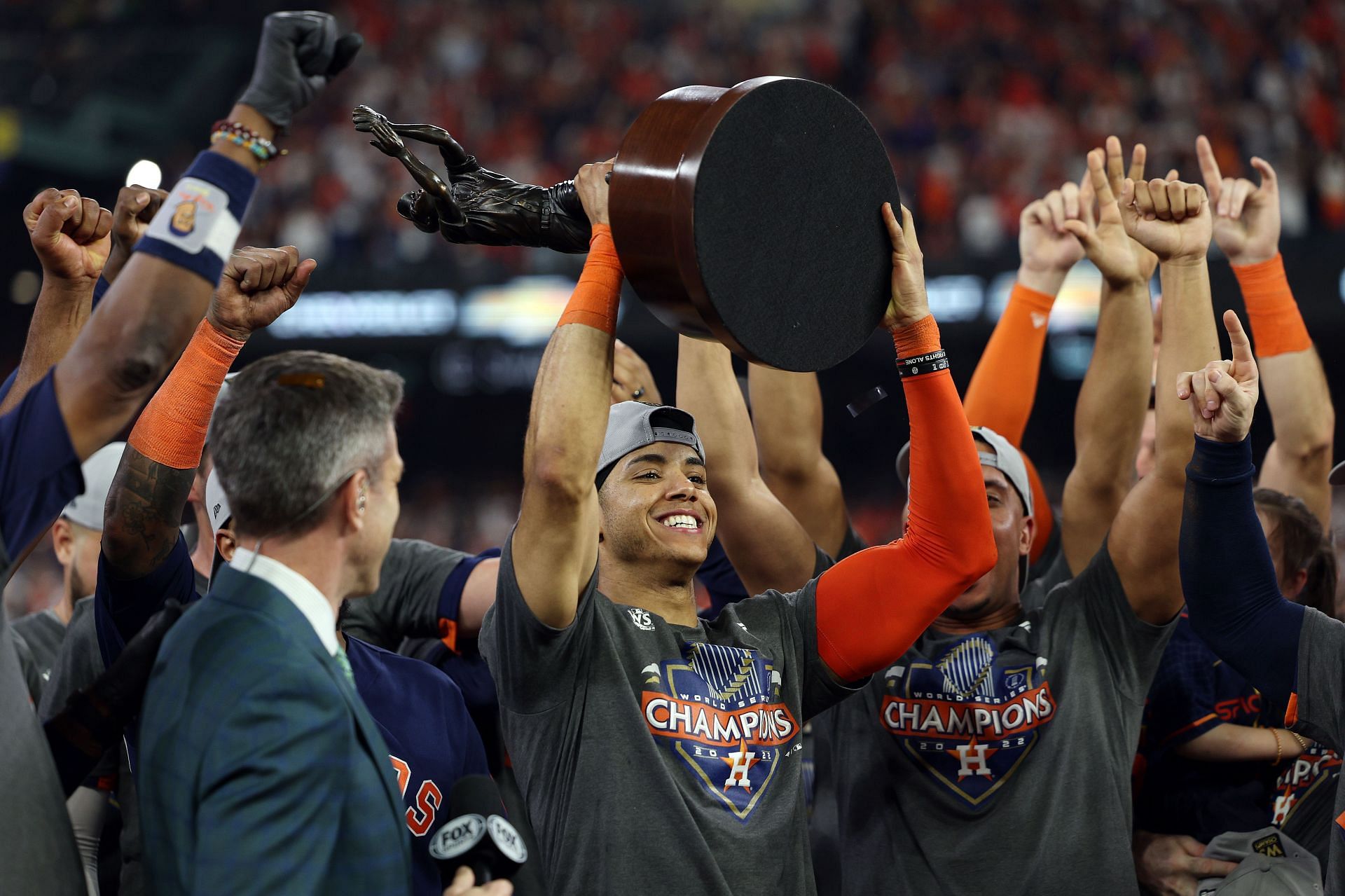 Jeremy Pena lifts the commissioner&#039;s trophy after defeating the Philadelphia Phillies in Game Six of the 2022 World Series