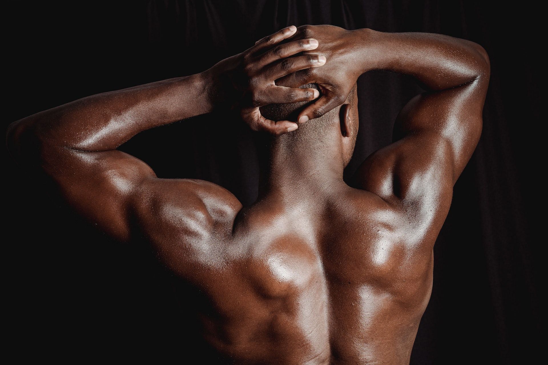 Ab exercises also target the back muscles. (Photo via Pexels/Mike Jones)