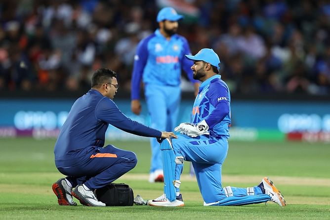 ऋषभ पंत को देहरादून से मुंबई के हॉस्पिटल में किया जाएगा शिफ्ट, विदेश में भी हो सकता है इलाज