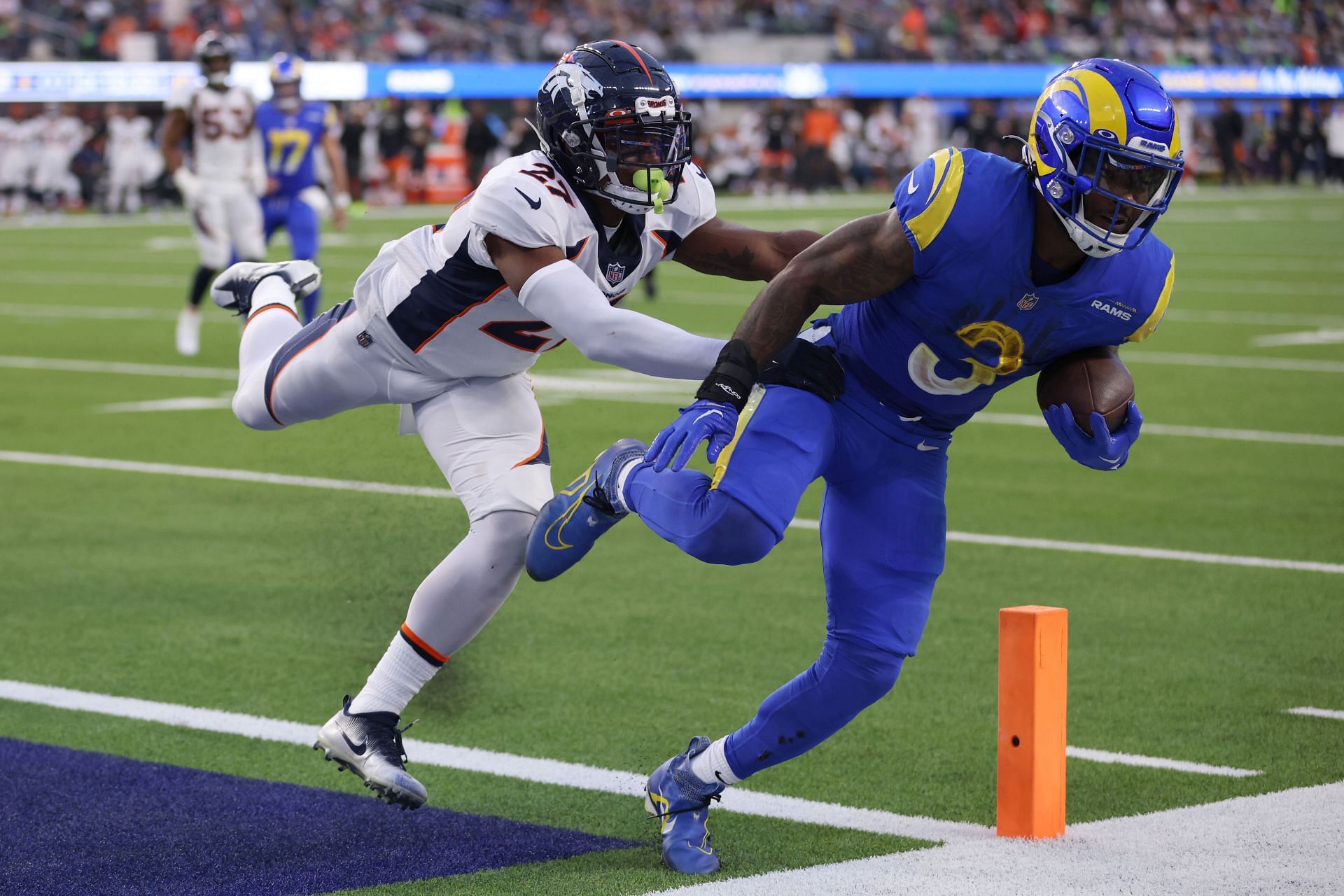 Denver Broncos v Los Angeles Rams