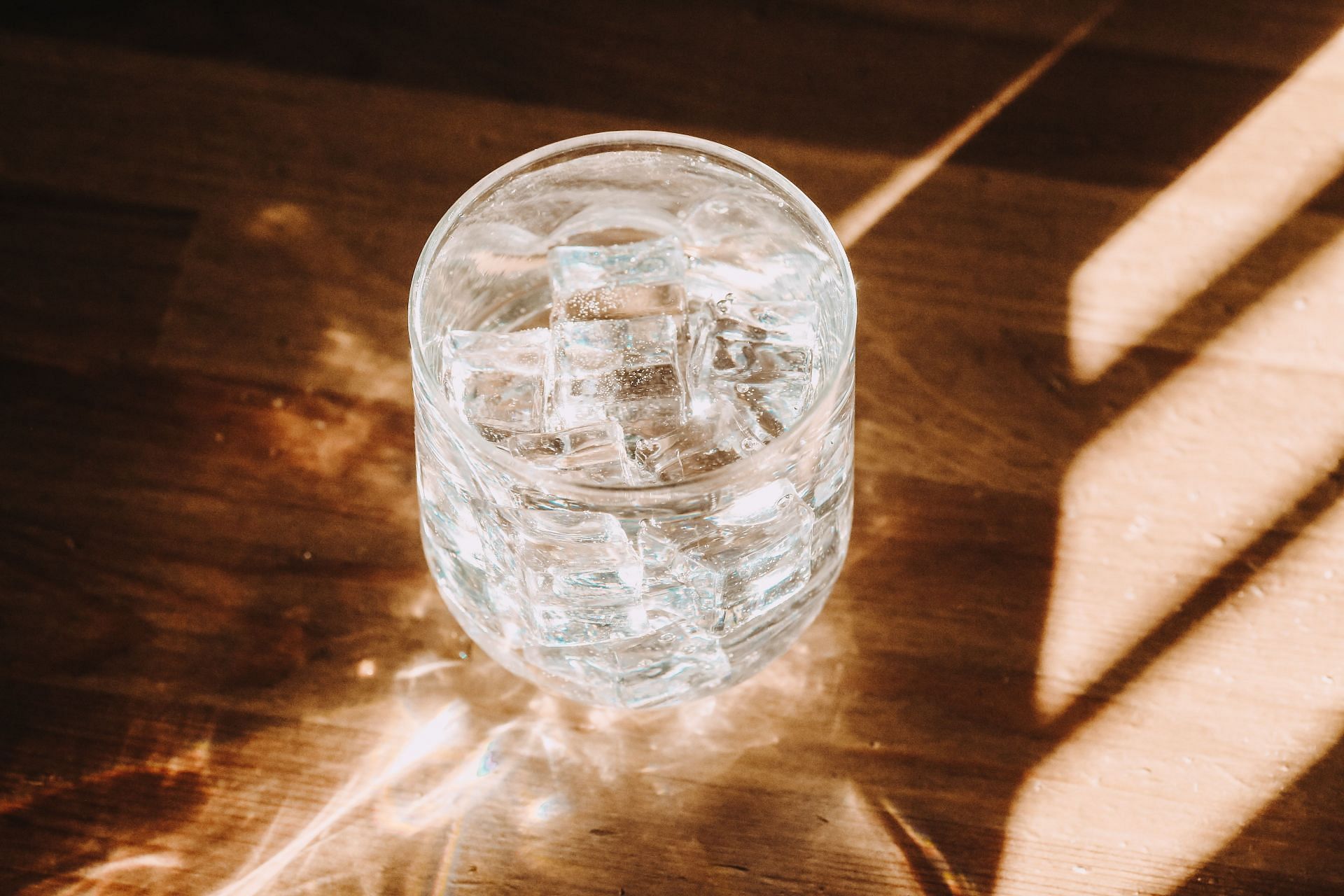 Is sparkling water good for weight loss? (Image via Unsplash/Giorgio Trovato)