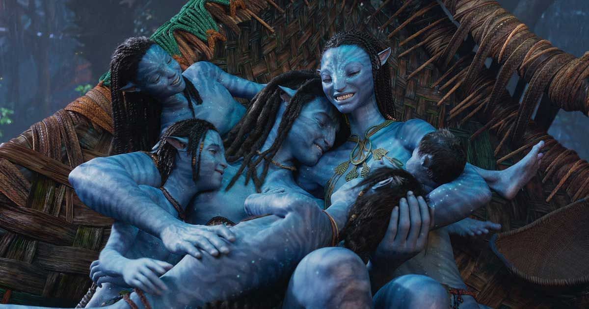 A still from Avatar 2 depicting the family of Jake Sully and Neytiri (Image via 21st Century Studios)