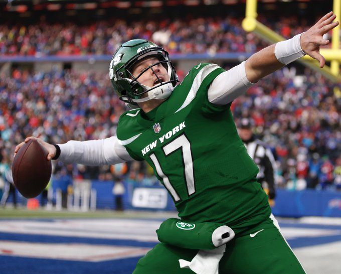 3 quarterbacks the New York Jets passed up in the draft over the