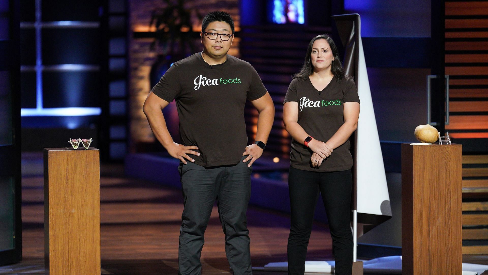 Melissa and Xin on the Shark Tank stage (Image via ABC/@Christopher Willard)