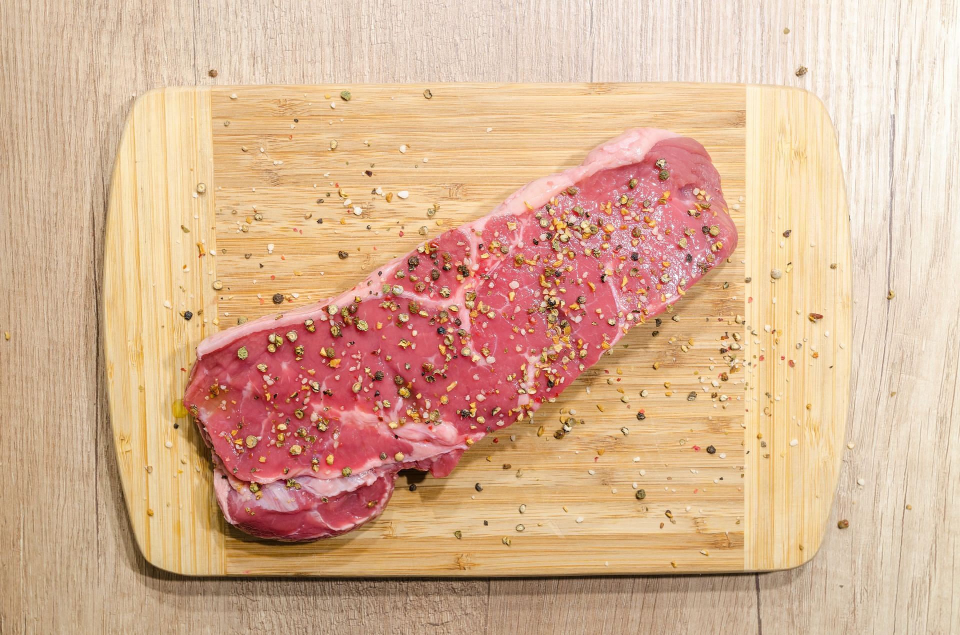 Include more meat in your diet to get the required amount of collagen. (Image via Pexels/Lukas)