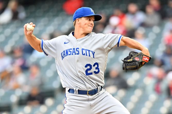 Kansas City Royals fans react to starting pitcher Zack Greinke’s reported return to team: "This is good" "Back for one more run"