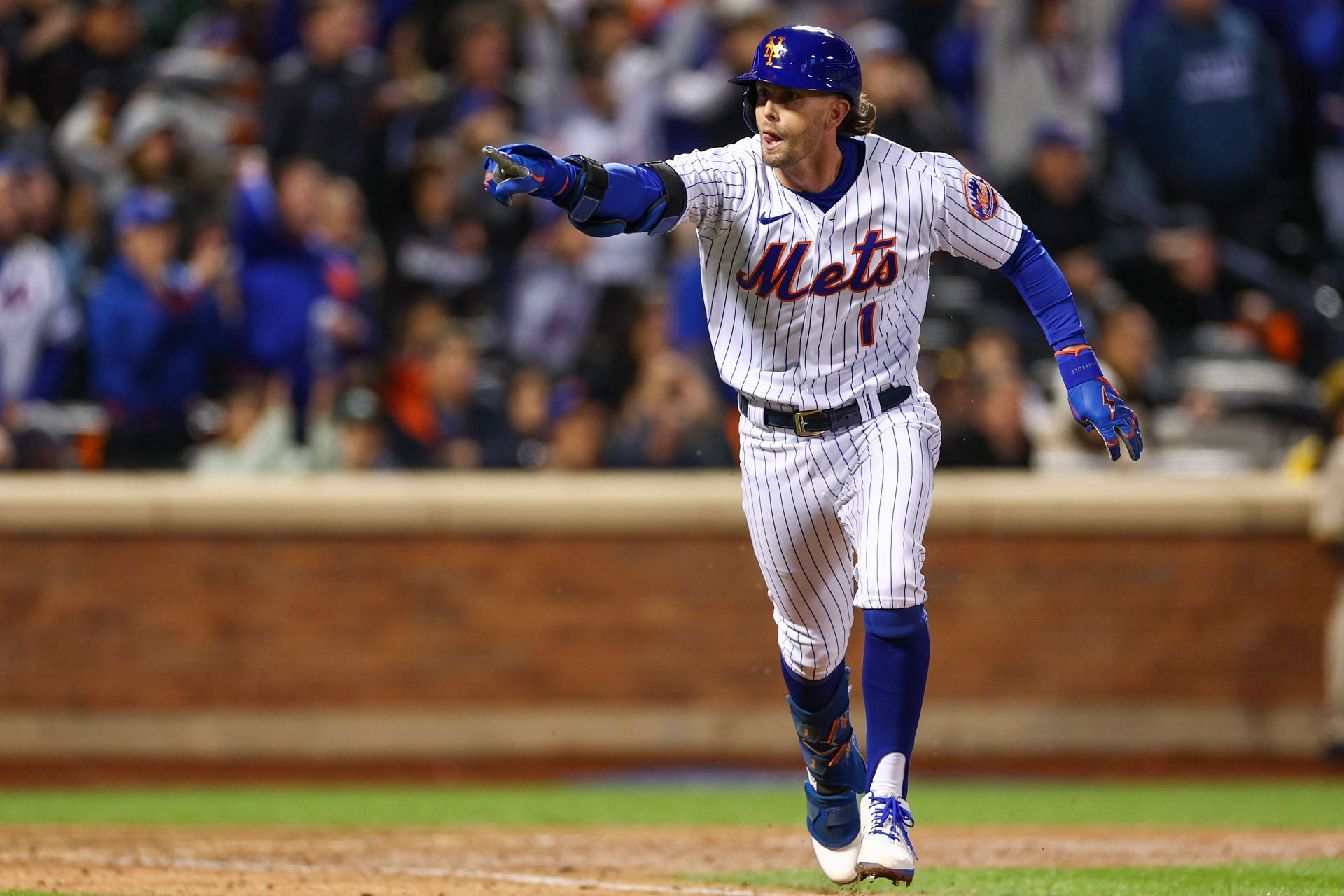Jeff McNeil Signs Contract Extension