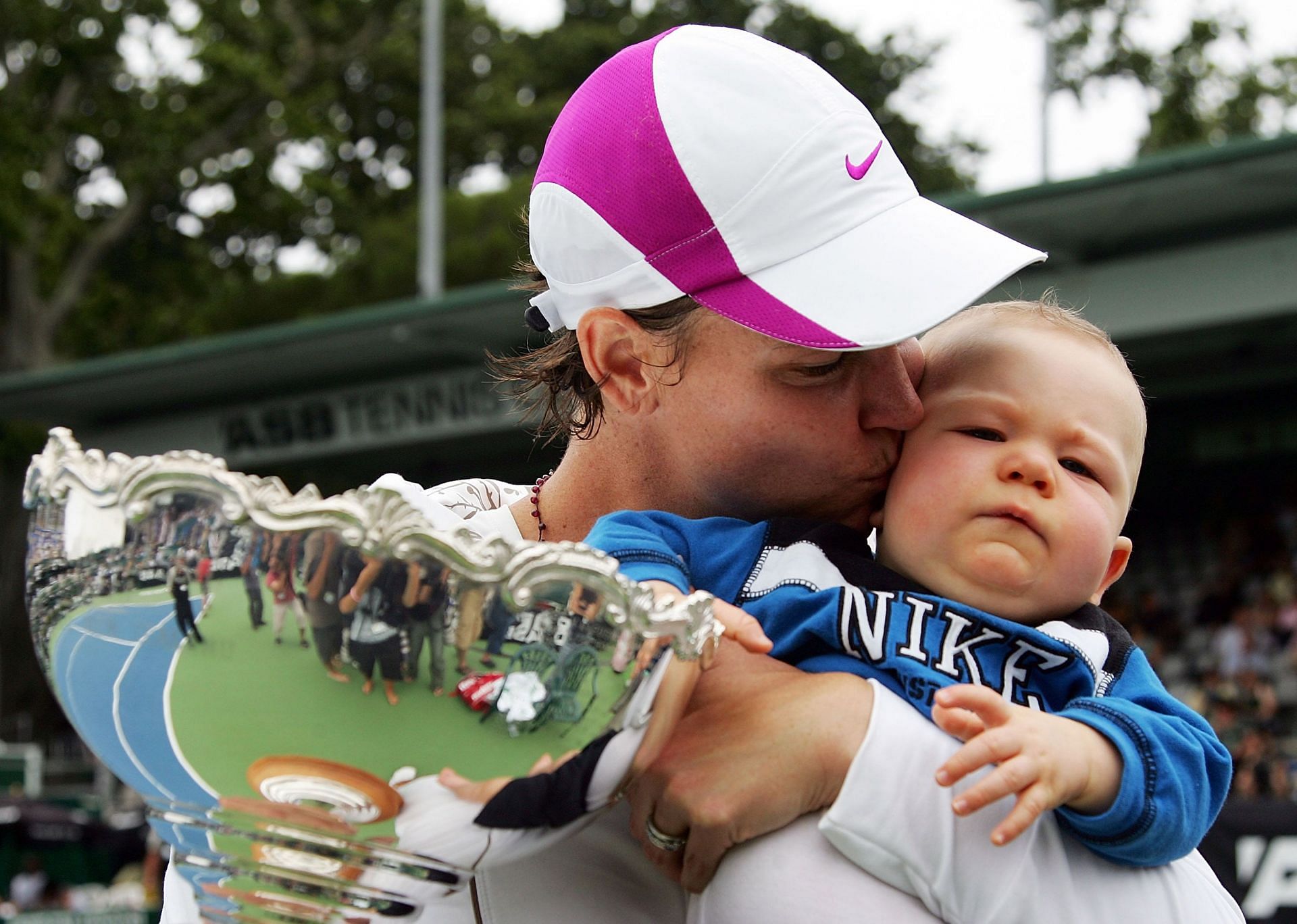 Lindsay Davenport celebrates winning the 2008 ASB Classic title with her son Jagger Leach.