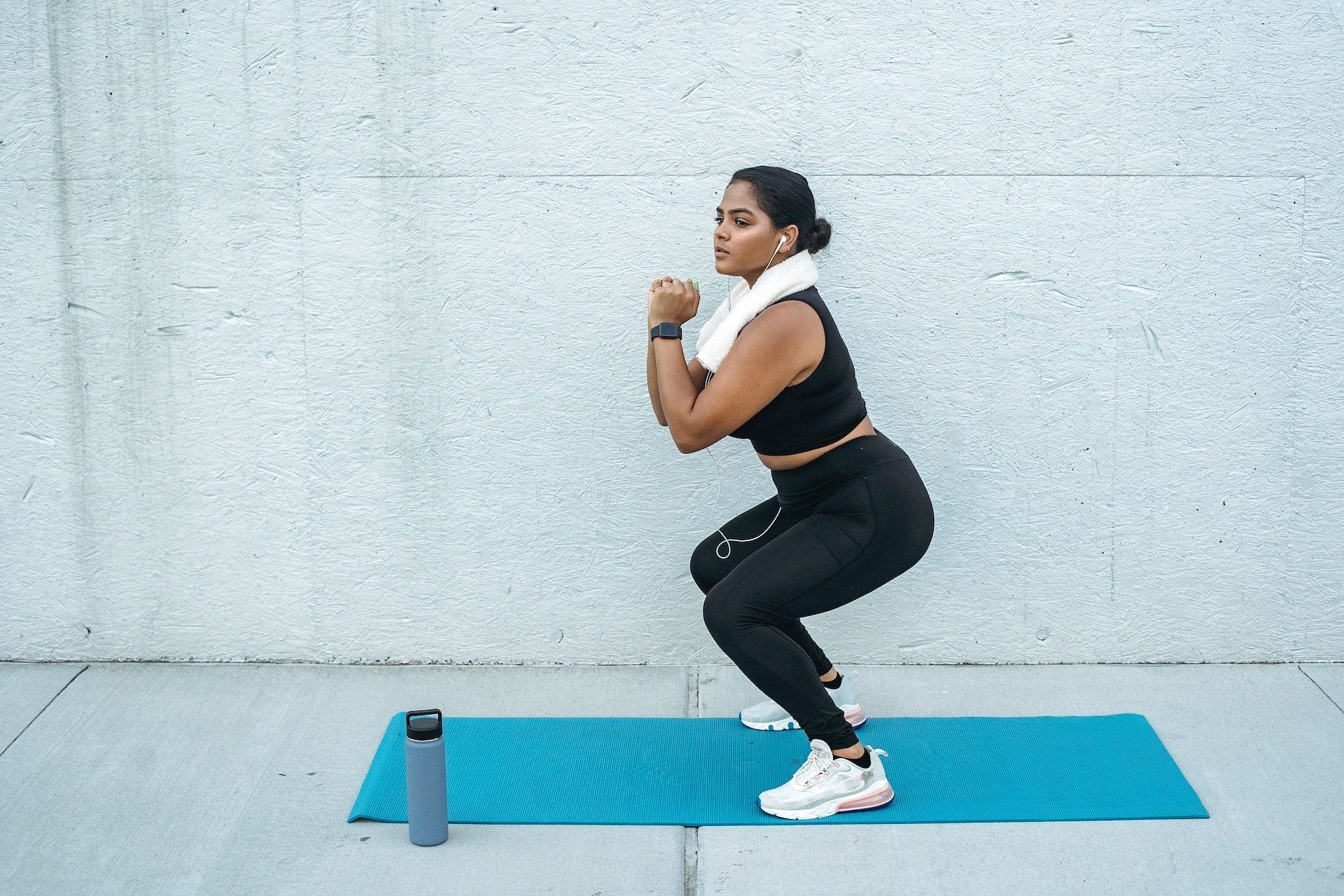 Half squats are a knee-friendly exercise. (Photo via Pexels/Ketut Subiyanto)