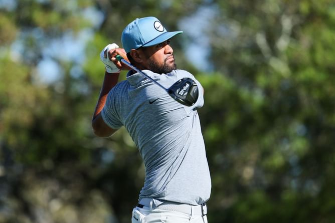 "What are the odds of this happening?" - Fans react to the unique ruling as Collin Morikawa and Tony Finau’s golf balls collided at the Sentry TOC