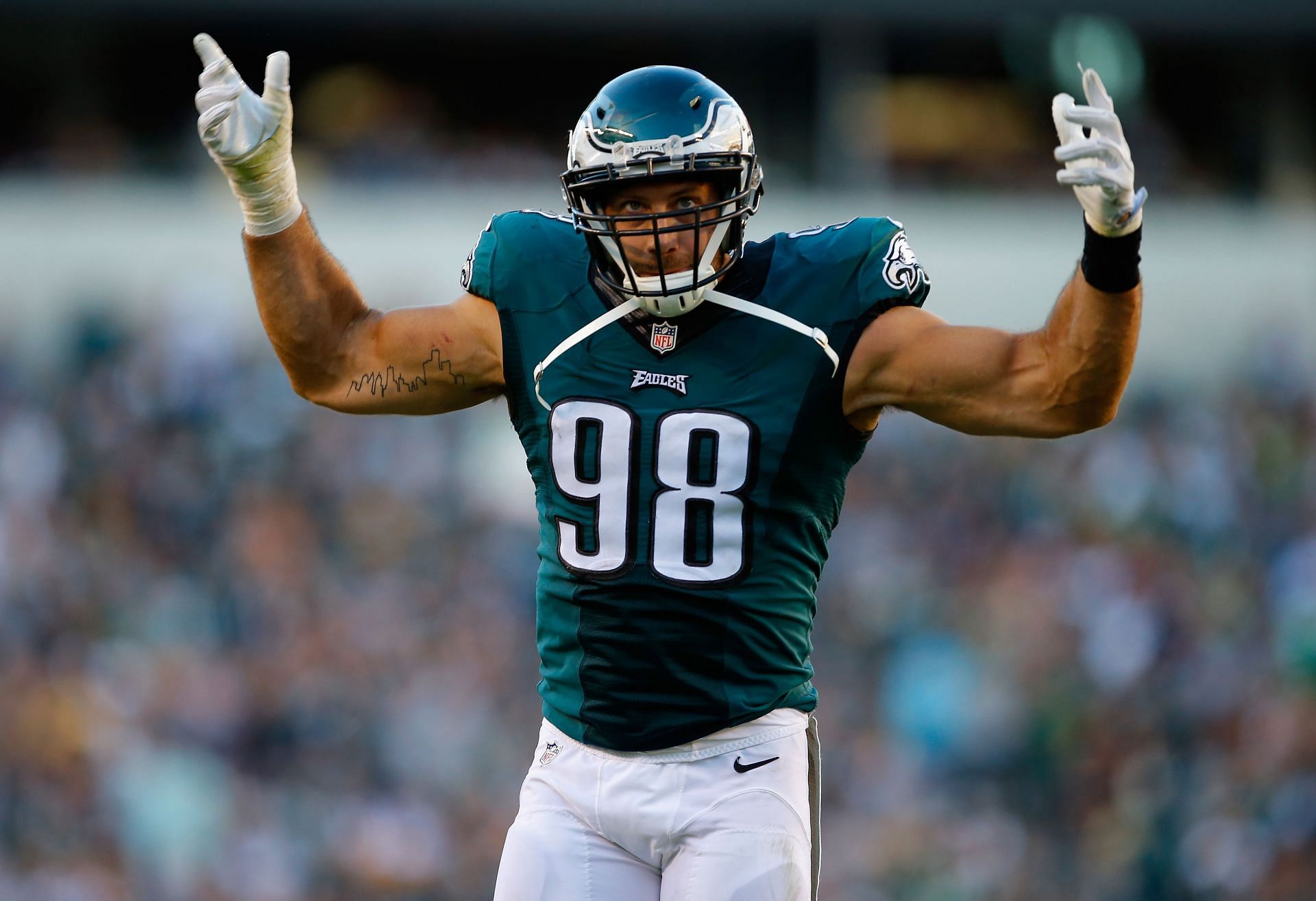 Even after retiring, Barwin is still with the Eagles (Image via Getty Images)
