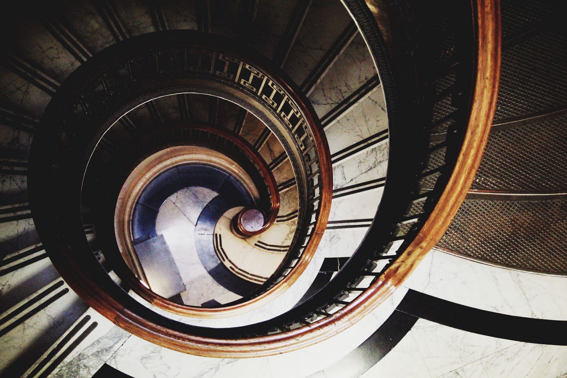 It is important to note that these vertigo maneuvers should only be performed under the supervision of a healthcare provider. (Photo by Giorgio Trovato on Unsplash)