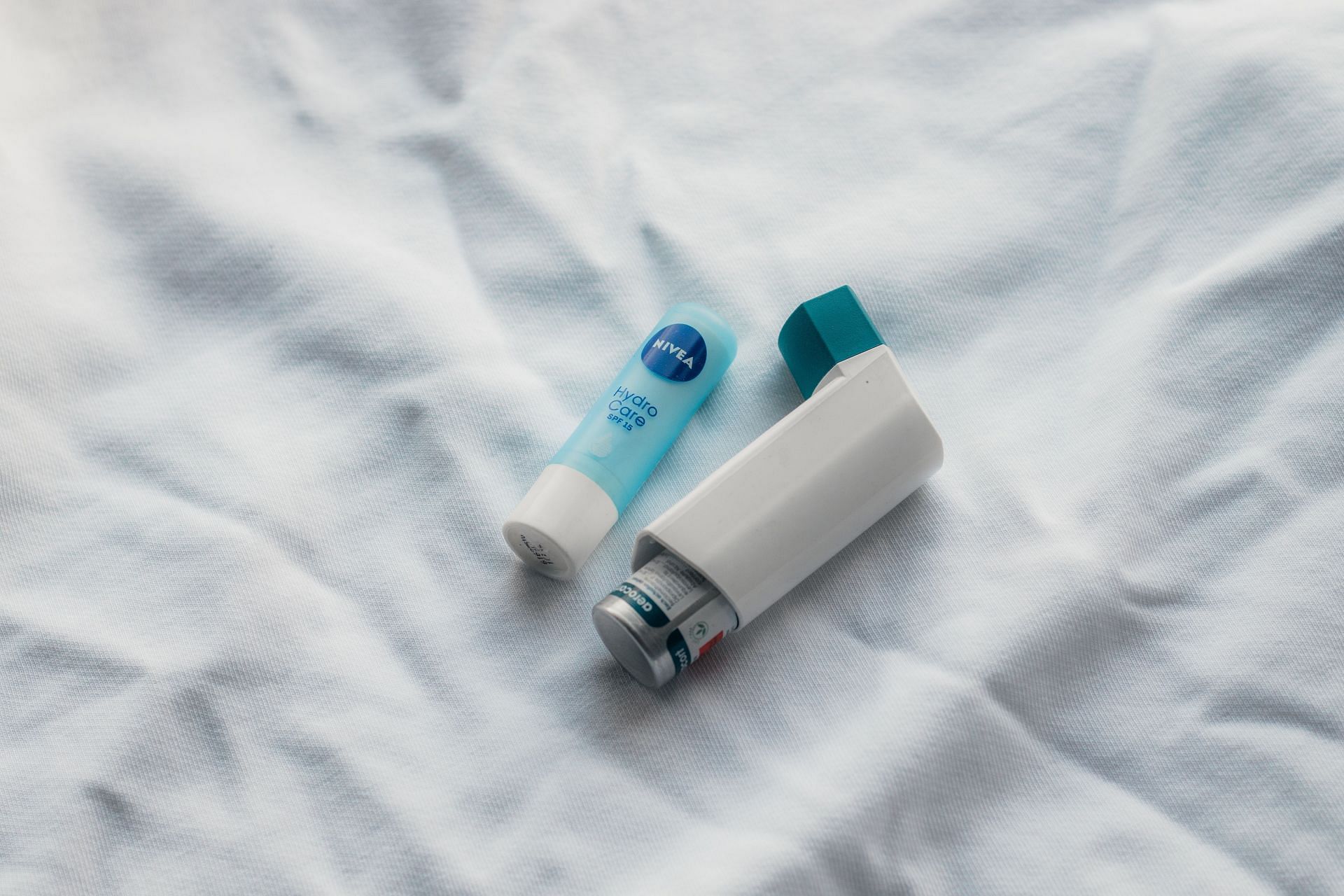 People with asthma need extra protection from smoke pollutants (Image via Unsplash/Sahej Brar)