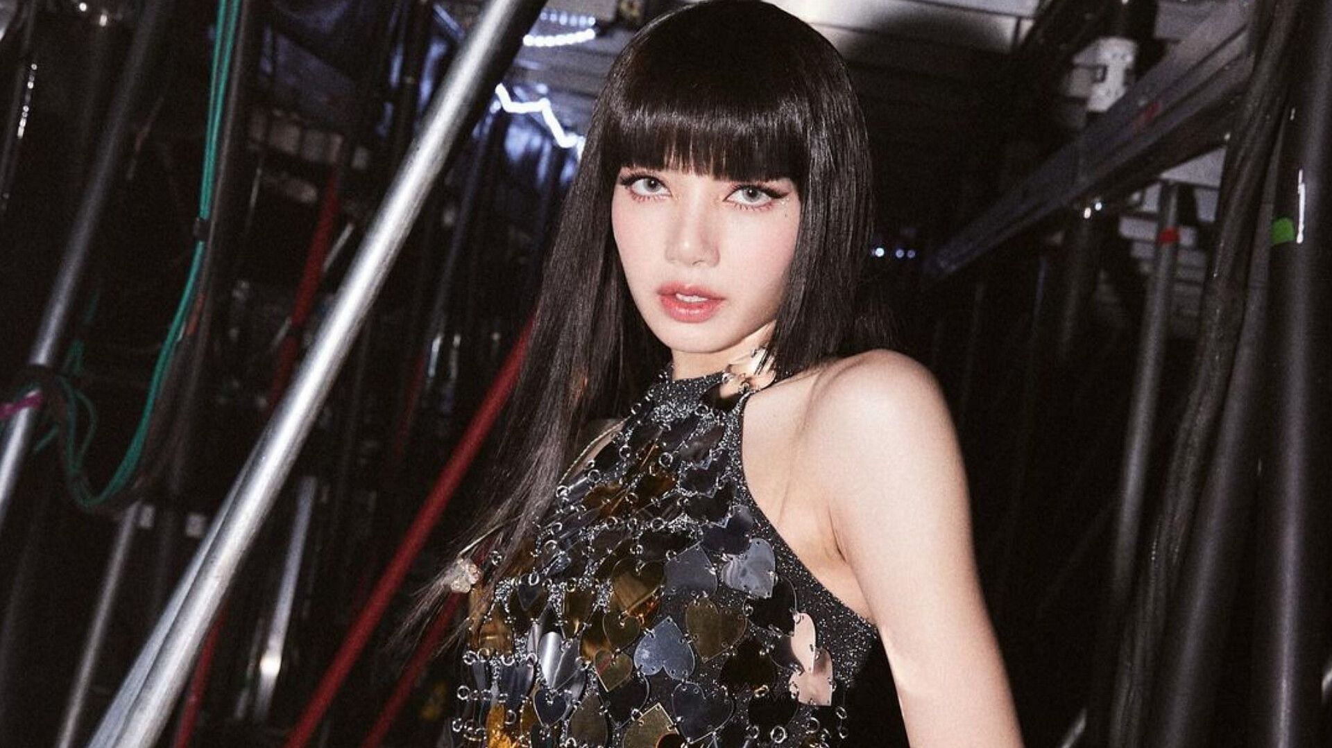 Rumors of Lisa rejecting 50 billion KRW offer from YG further fuel concerns  for BLACKPINK's future