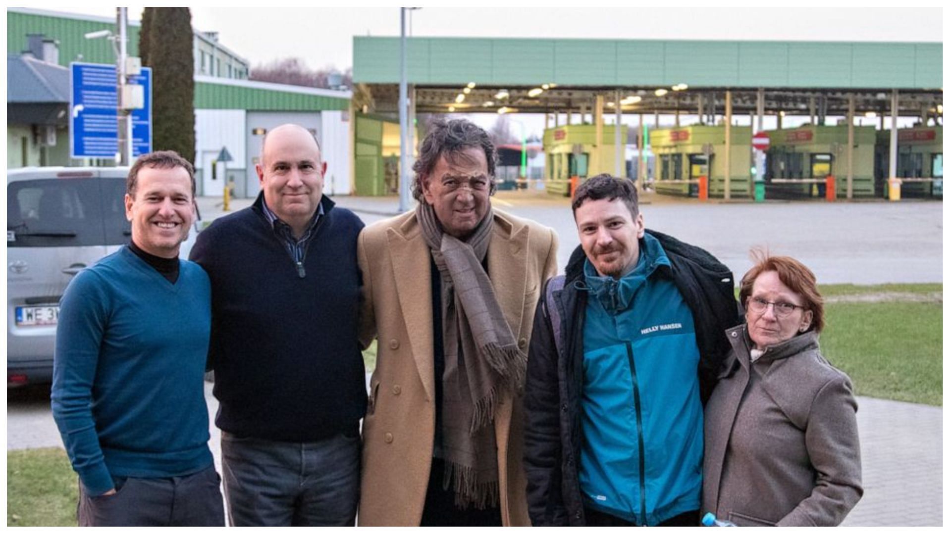 Dudley was received by Richardson and his family members, including his mother (Image via Family/Jonathan Franks)