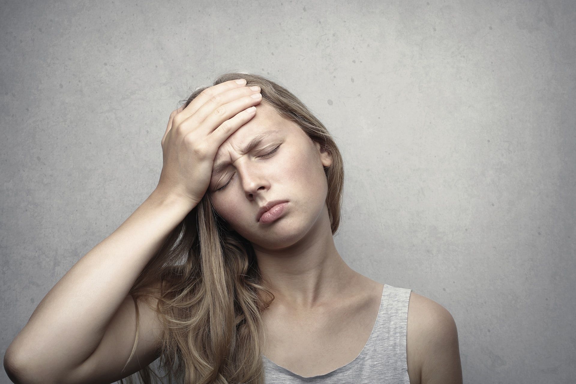 Severe headache can be a sign of neck stiffness. (Photo via Pexels/Andrea Piacquadio)