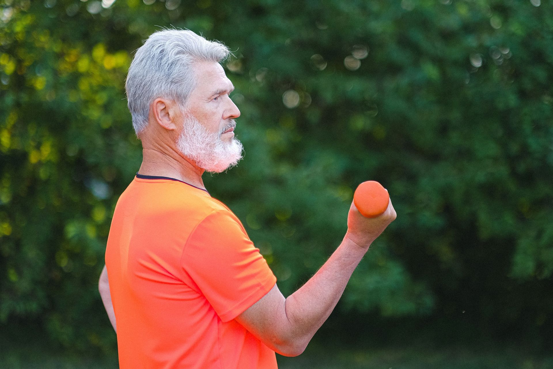 Wrist exercise with weights (Image via Pexels/Anna Shvets)