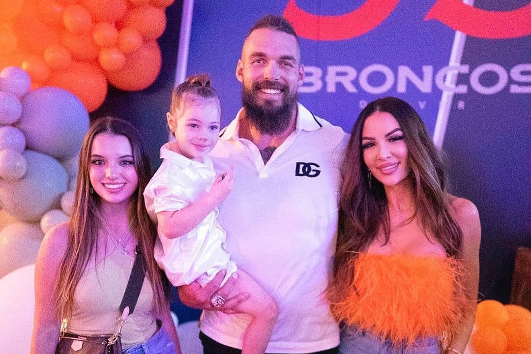 Derek Wolfe with his family and wife Abigail Burrows. Photo via Abigail Burrows/Instagram.