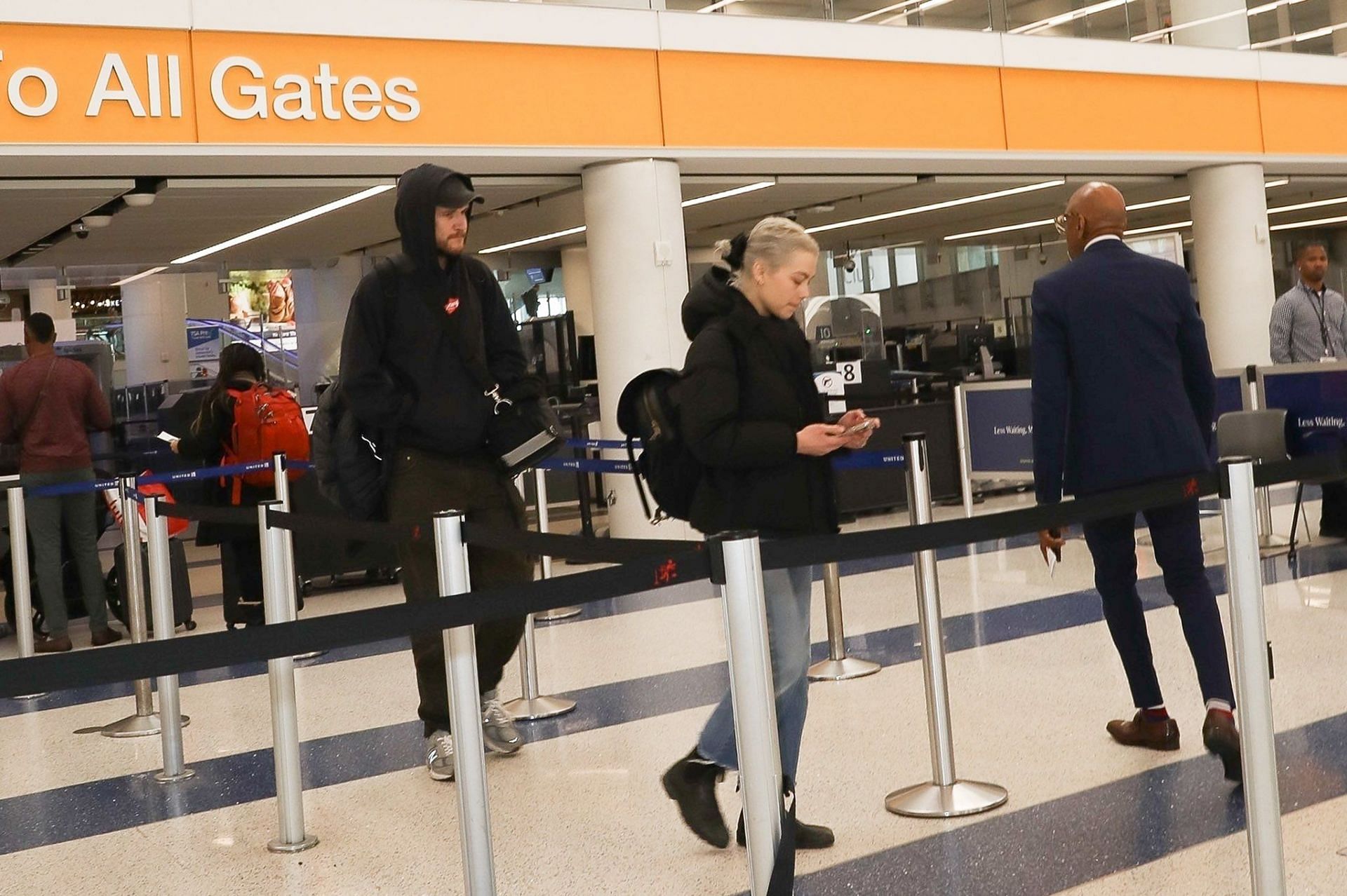 Phoebe Bridgers and Bo Burnham airport picture sparked memefest online (Image via candidevent/Twitter)