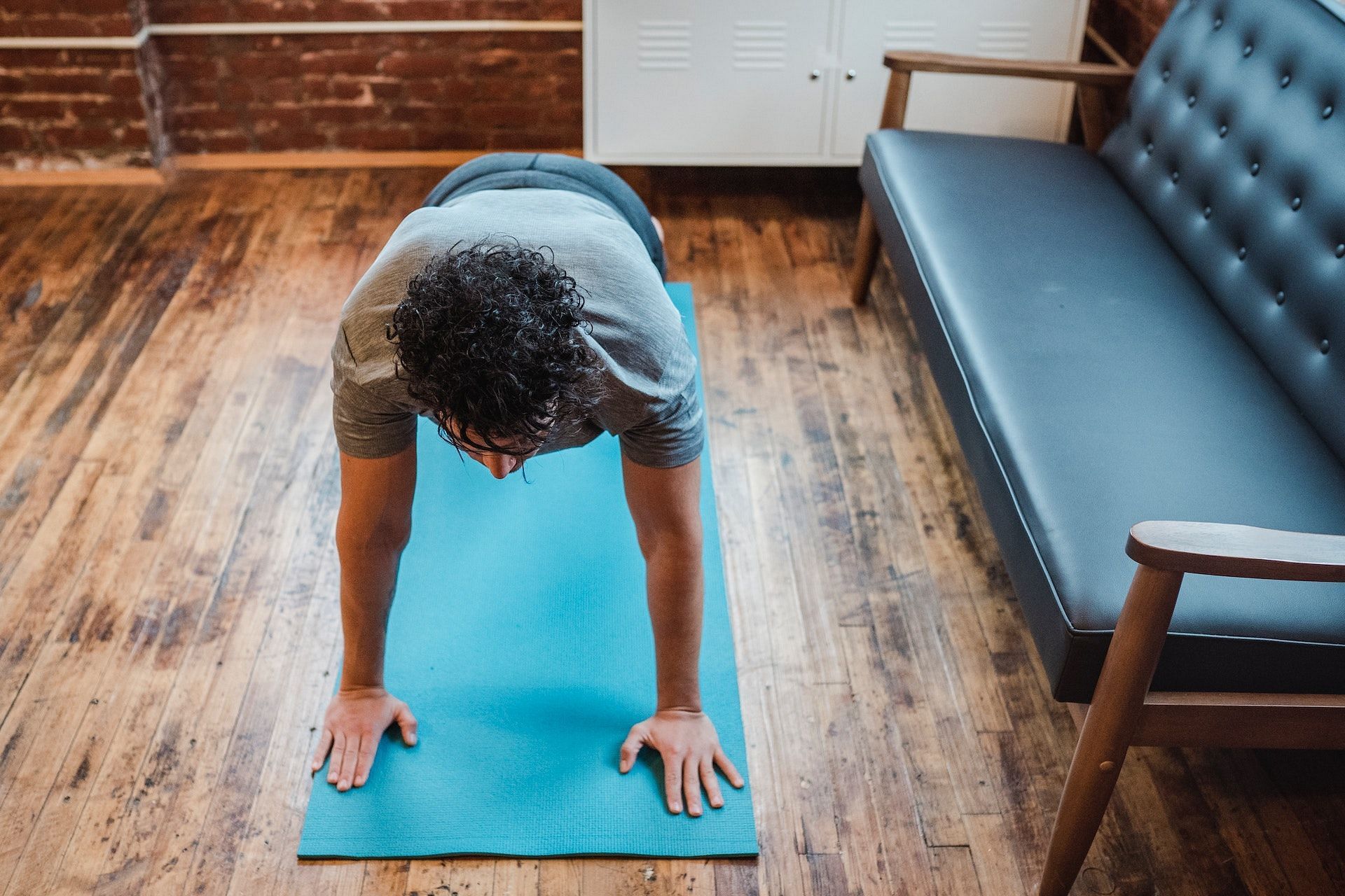 Plank strengthens the spine. (Photo via Pexels/Klaus Nielsen)