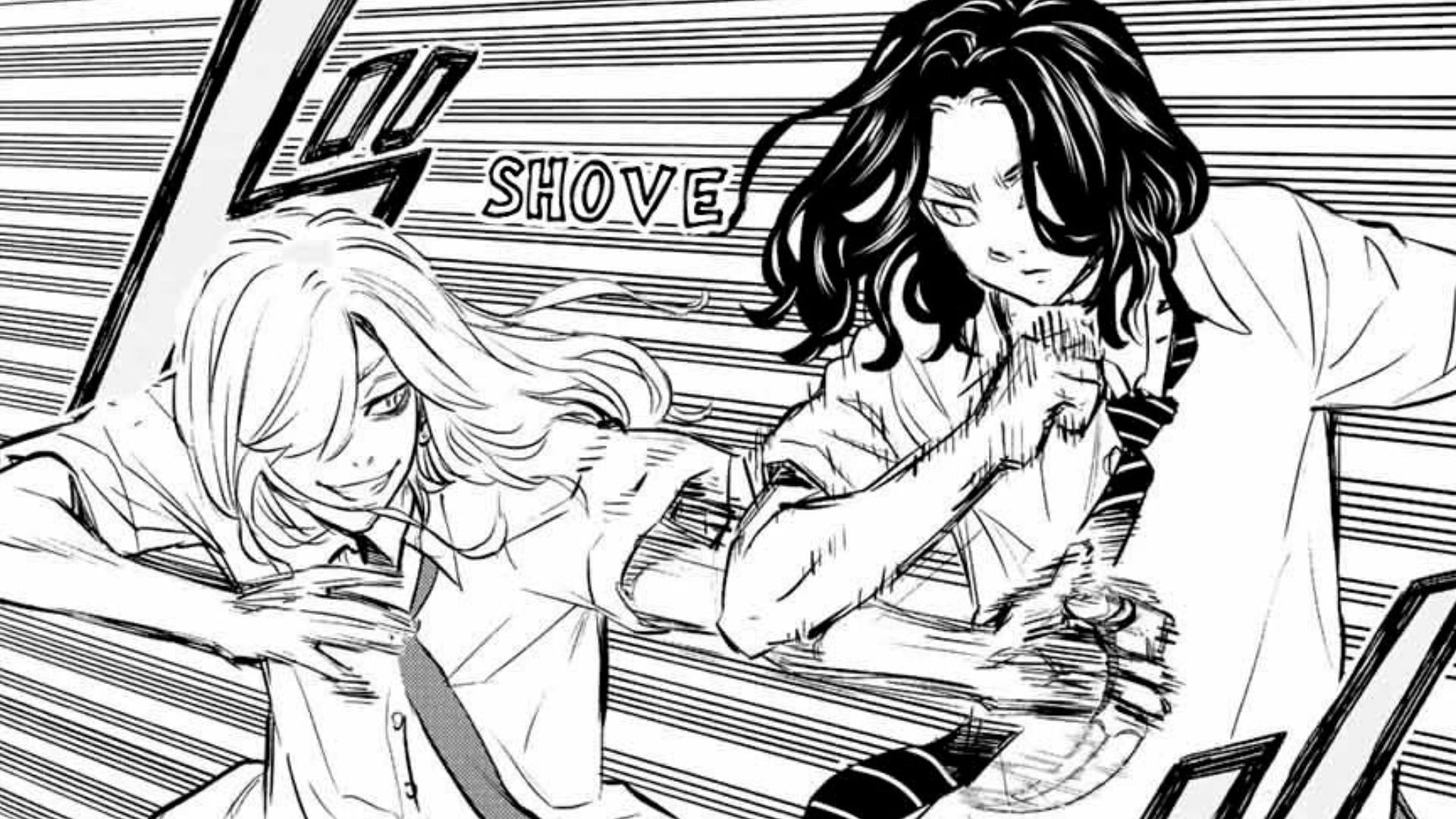 Kojiro attacking Baji with a knife (Image via Kodansha)