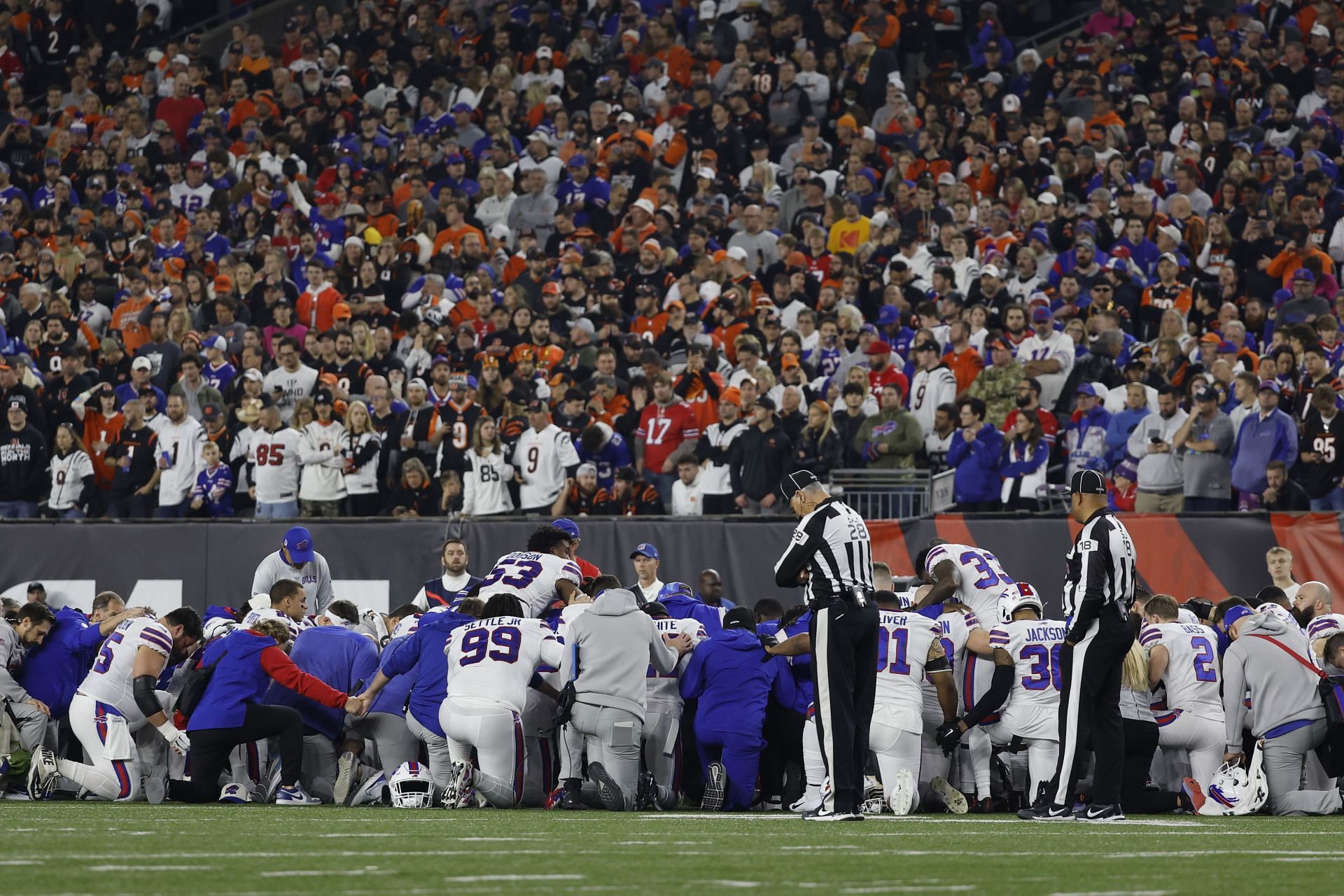 Buffalo Bills and Cincinnati Bengals pray for Damar Hamlin