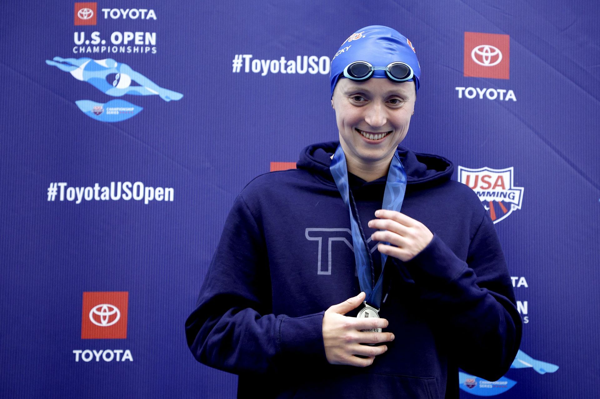 Katie Ledecky Wins 200m Freestyle Misses 400m Im Title At Tyr Pro Swim