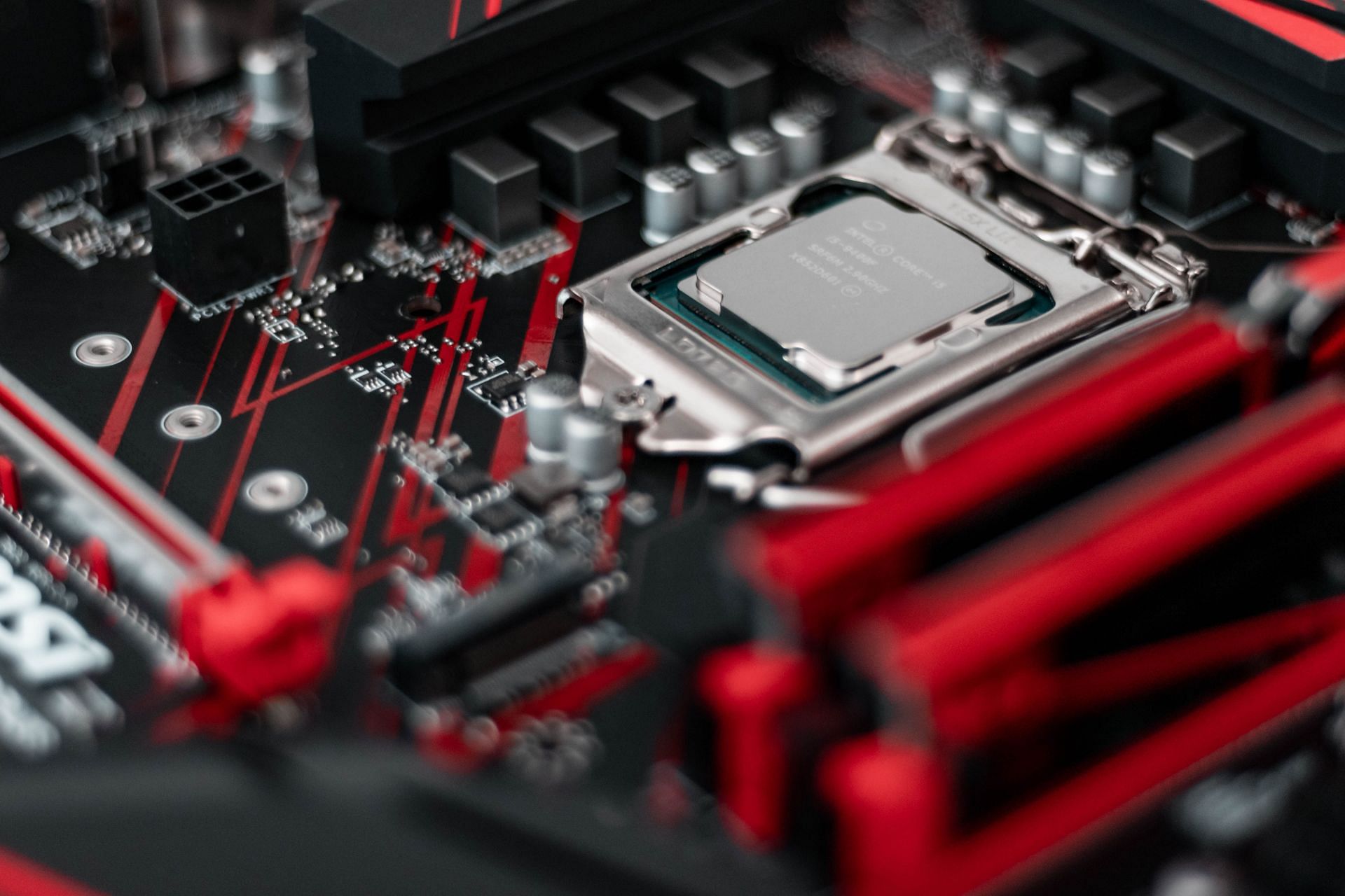 Is the 2022 CPU worth buying in 2023? (Image via Christian Wiediger/Unsplash)
