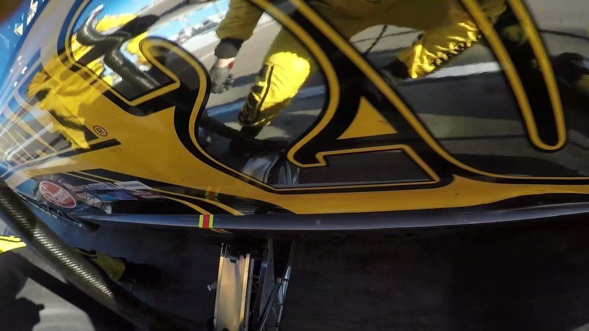 How much money does a NASCAR pit crew make?