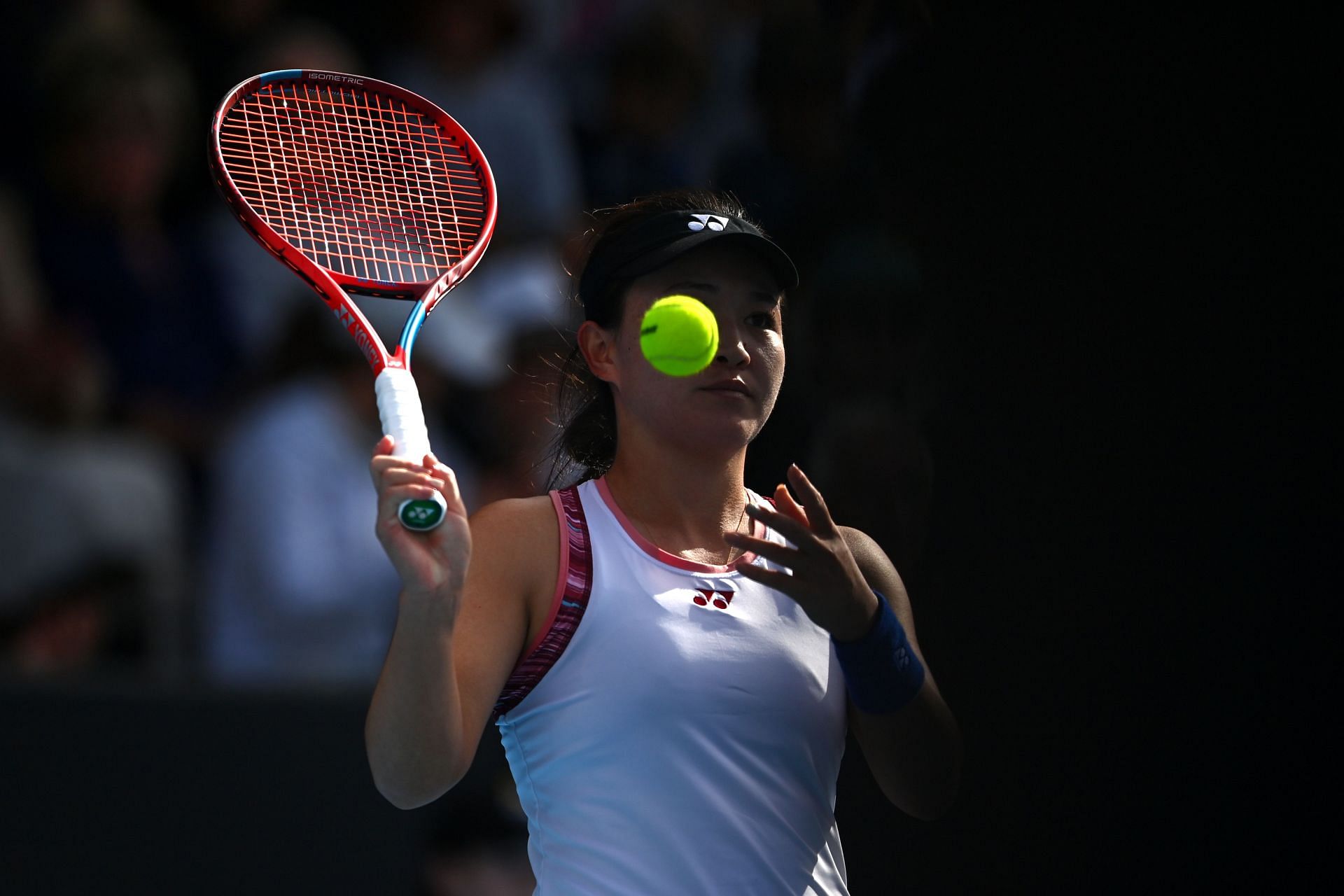 Lin Zhu duirng her first-round encounter at the 2023 ASB Women&#039;s Classic.