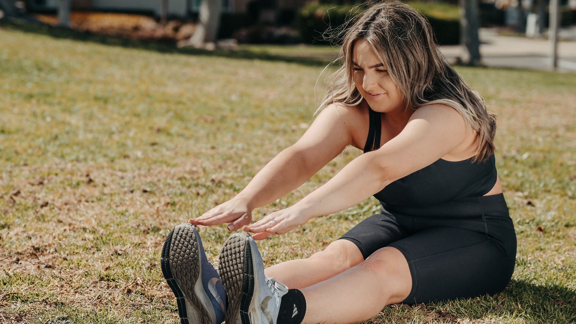 Post-workout essentials include stretching as it helps in recovery. (Image via Pexels/ Kindel Media)
