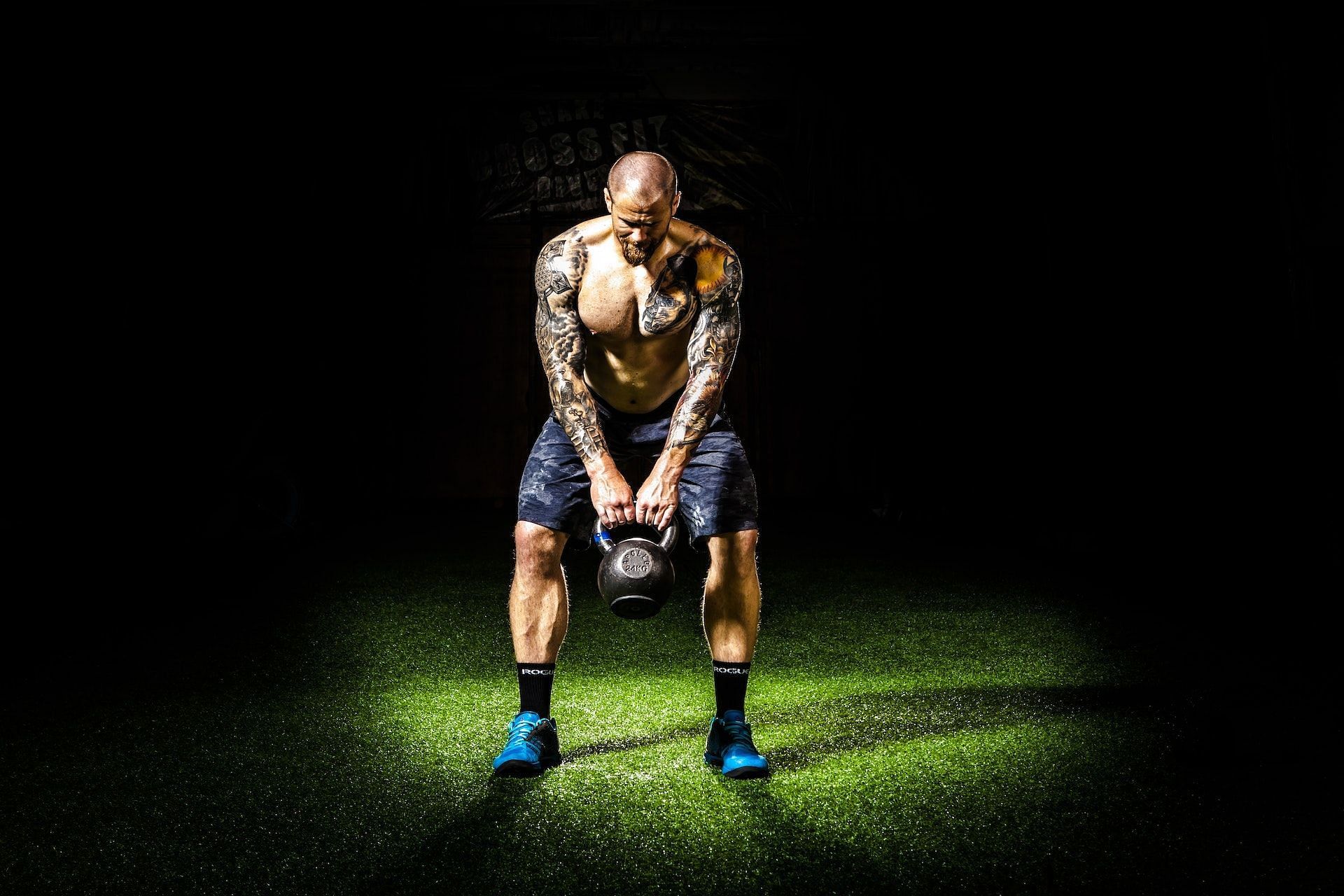 Kettlebell deadlifts are a great full-body fat loss exercise. (Photo via Pexels/Binyamin Mellish)