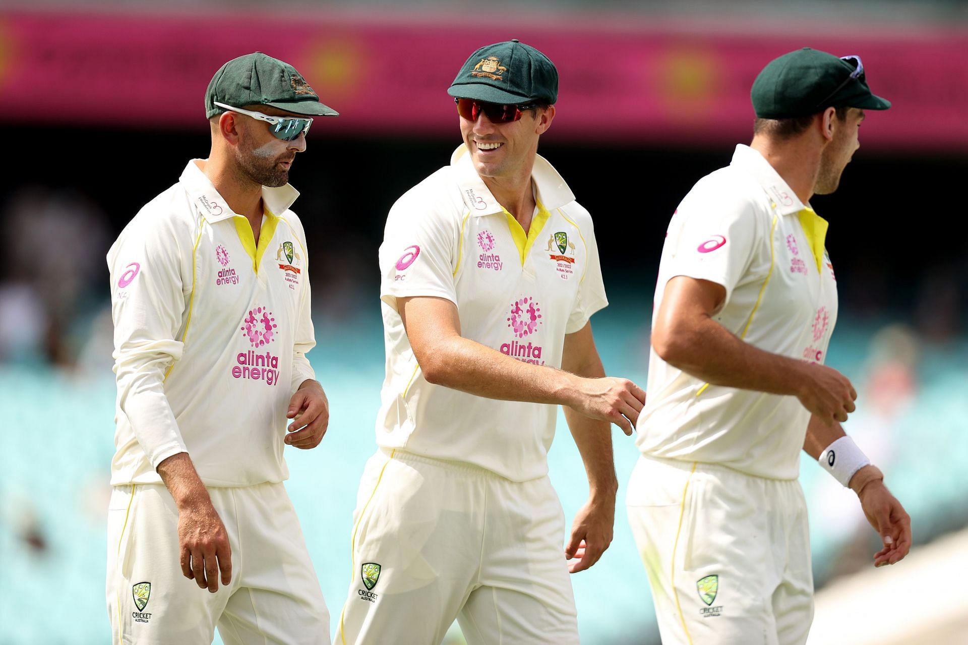 Pat Cummins chats with Nathan Lyon. (Credits: Getty)