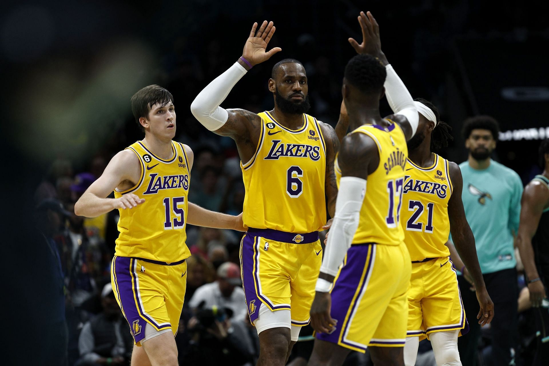 LA Lakers teammates and LeBron James (6)
