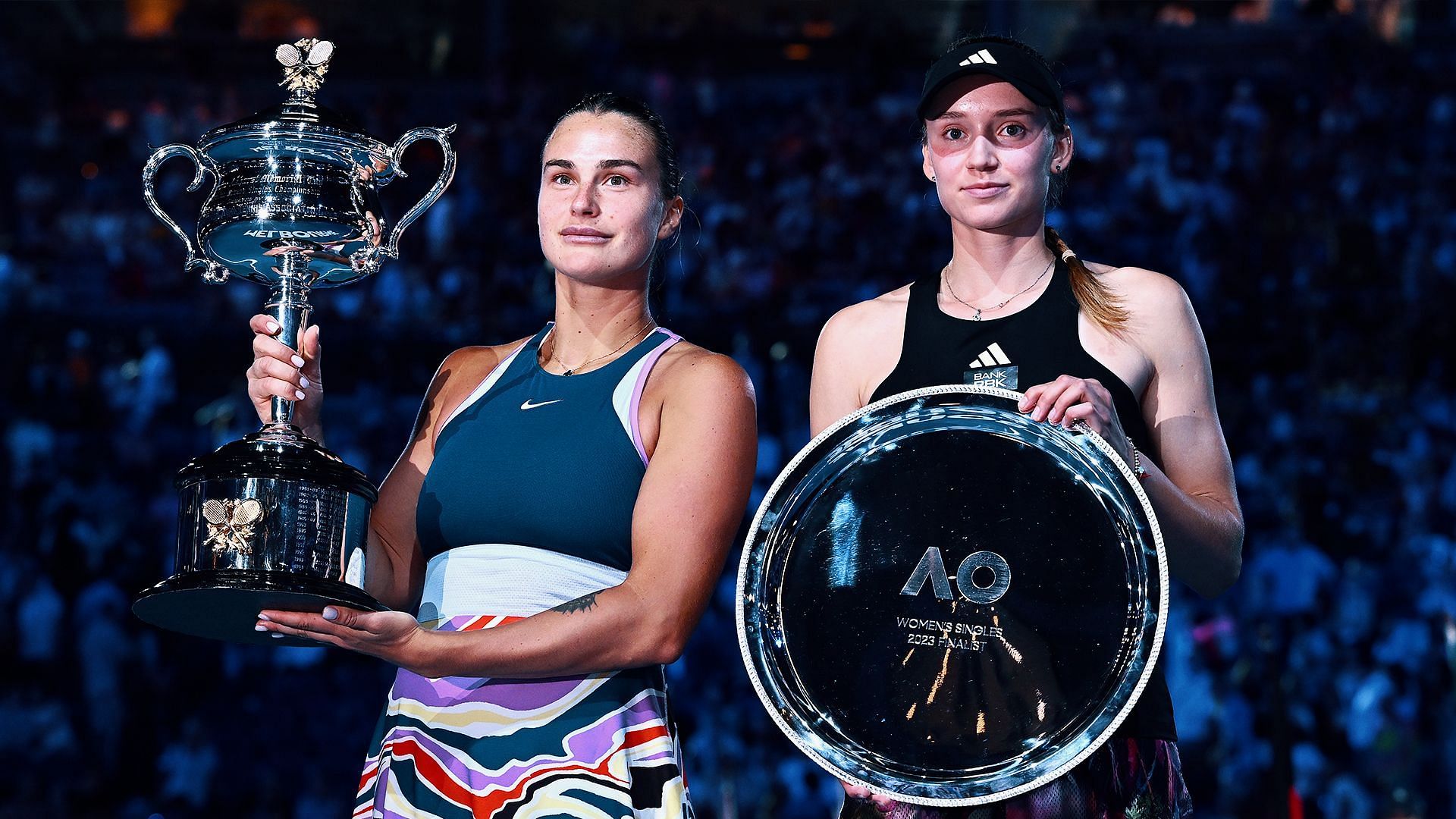 Aryna Sabalenka (L) and Elena Rybakina.