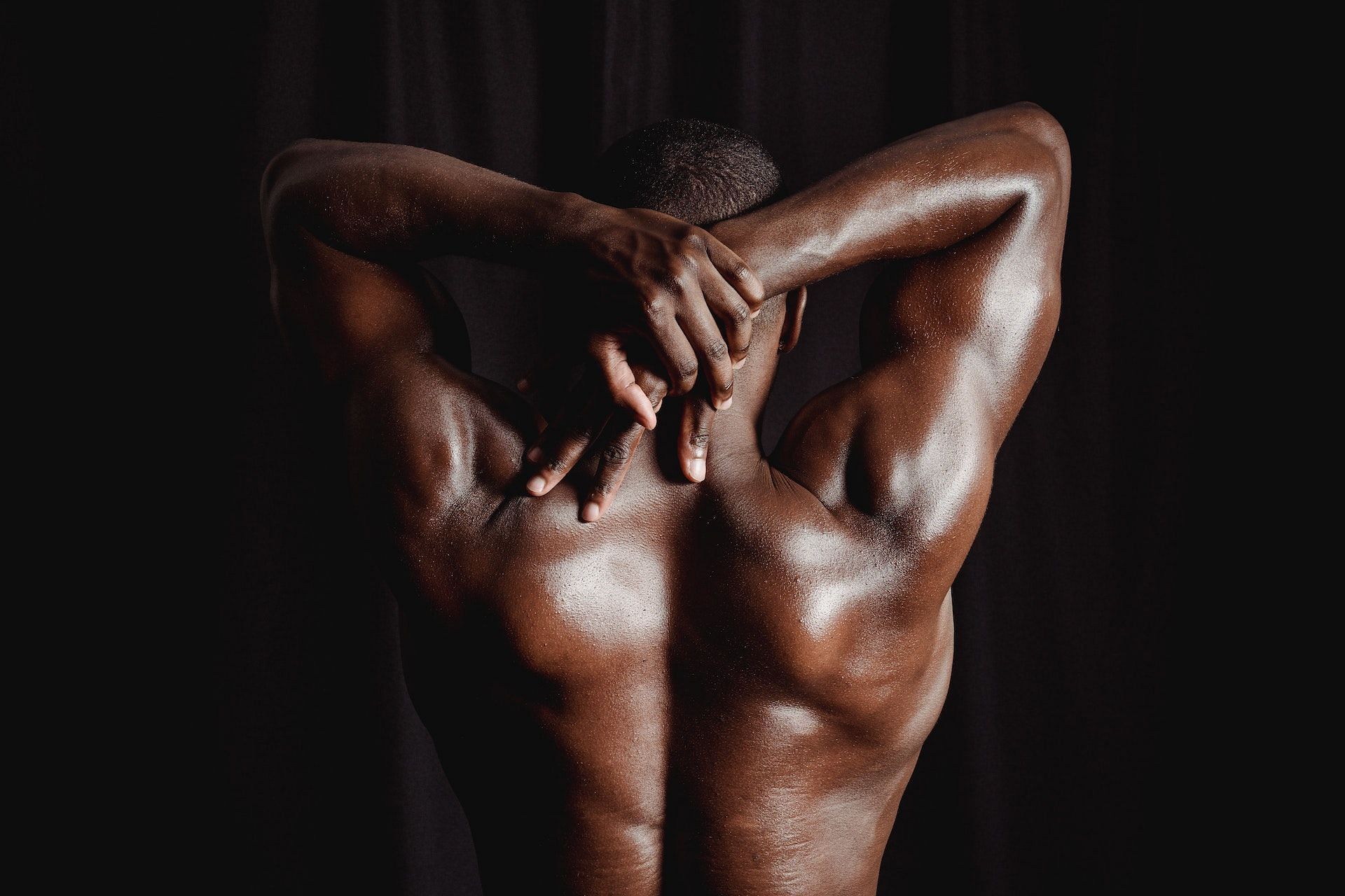 A wide back gives a V-shaped torso .(Photo via Pexels/Mike Jones)