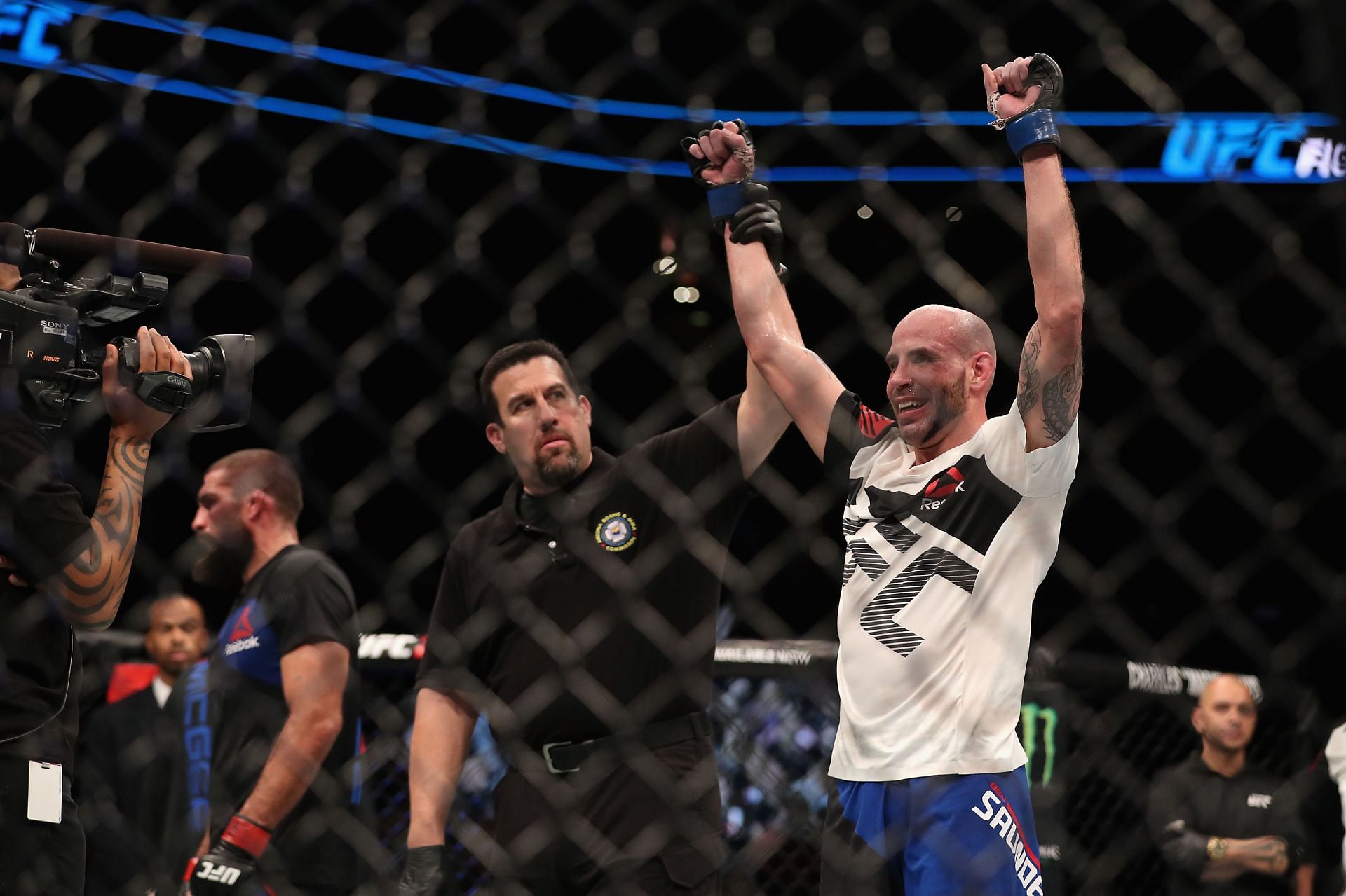 Ben Saunders used the first oma plata in octagon history to submit his foe in 2014