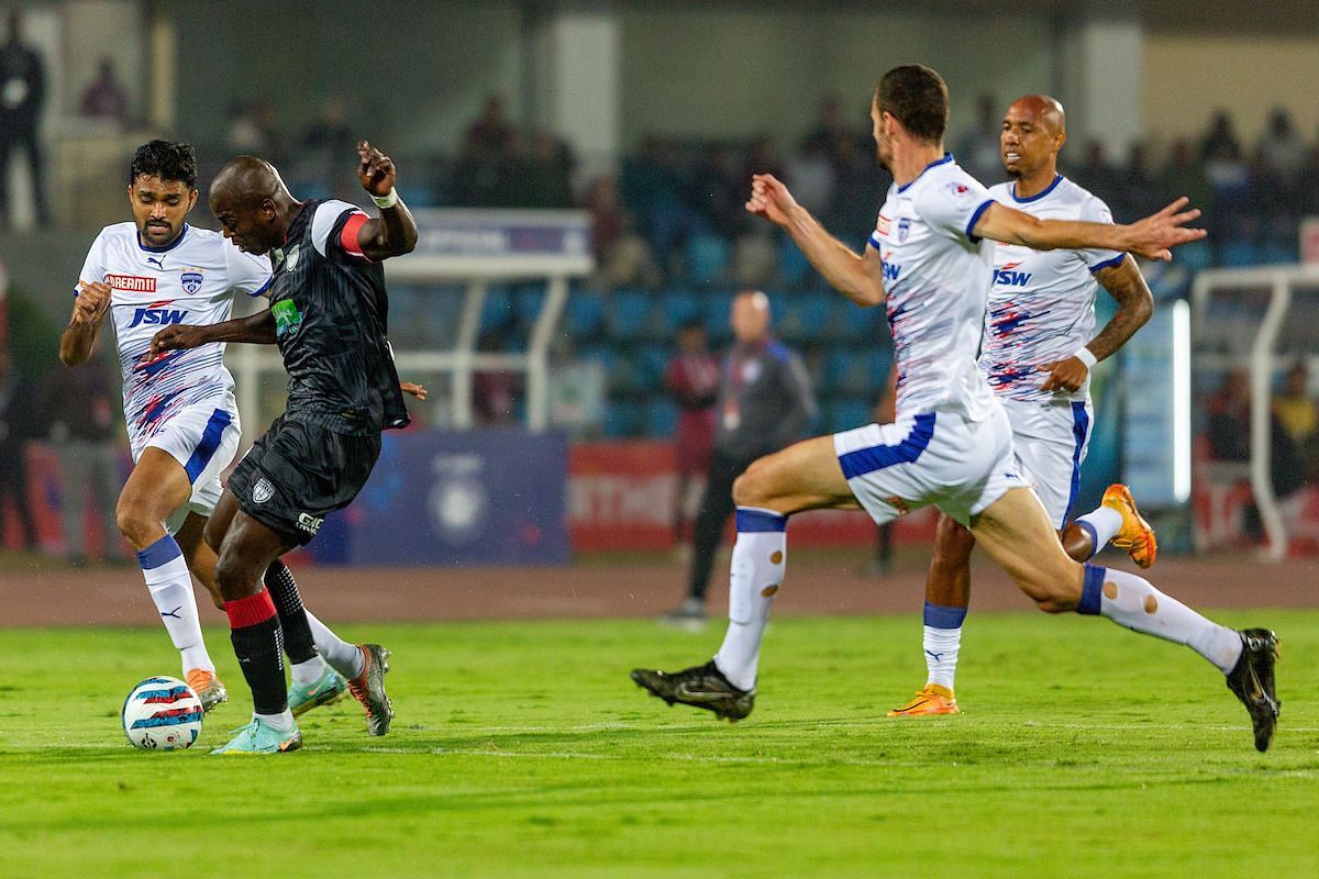 NorthEast United FC and Bengaluru FC players in action during their ISL 2022-23 clash. [Credits: ISL Media]