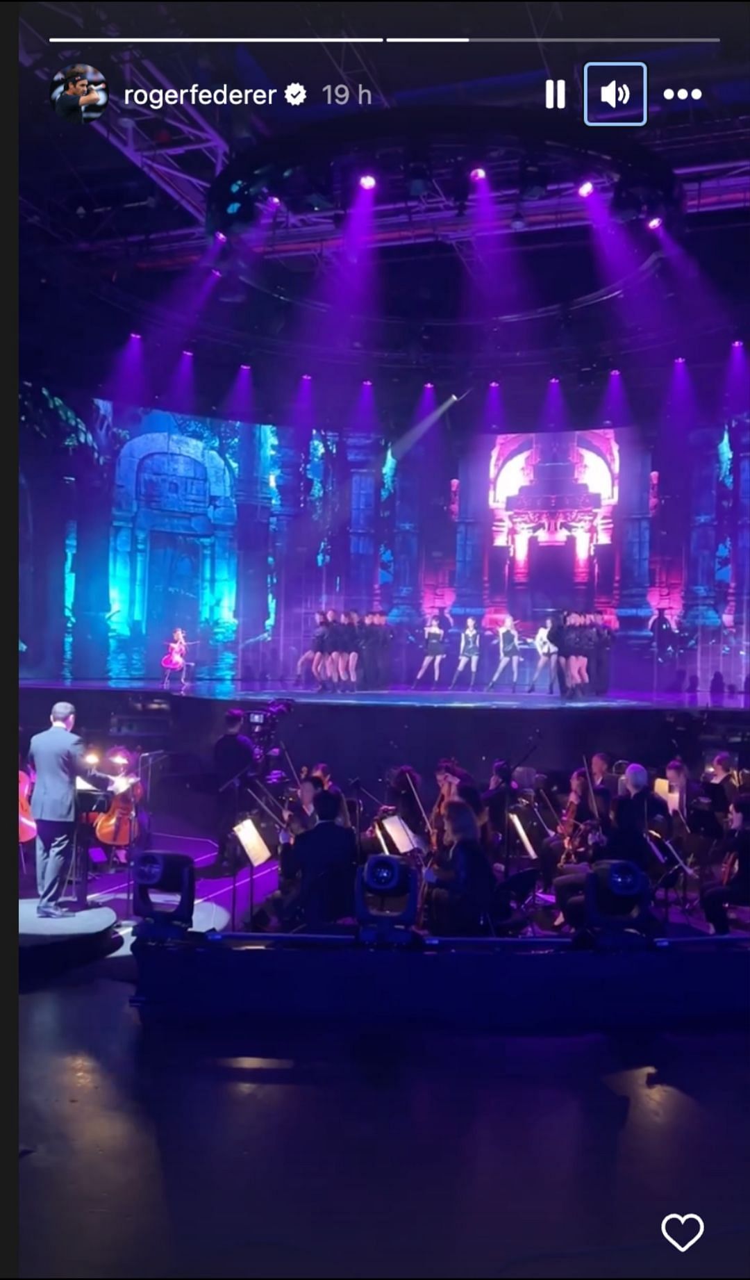 Federer watches the band BLACKPINK perform in Paris