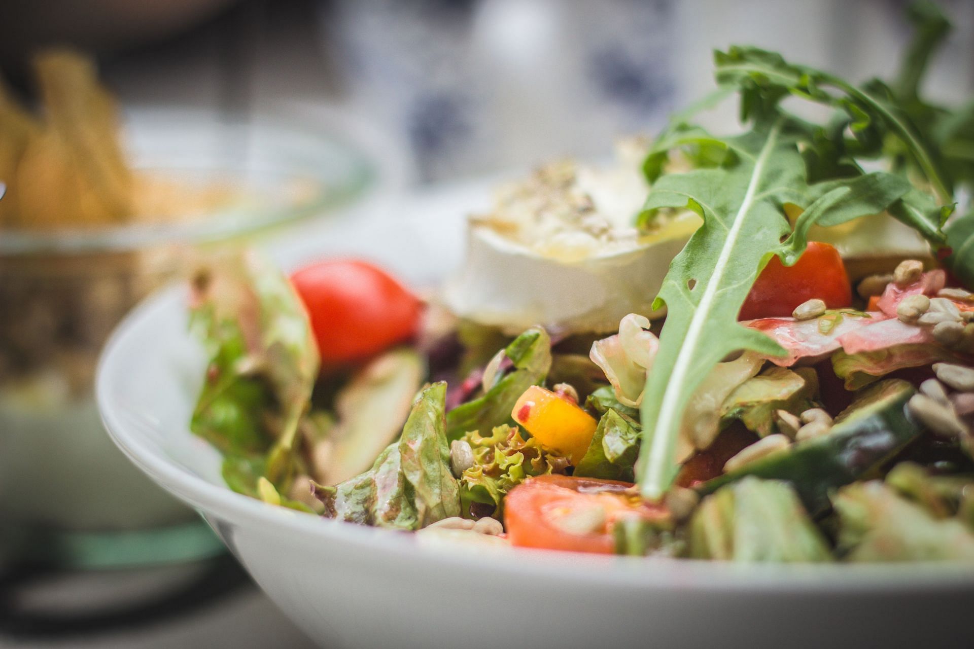 Salad is a healthy side dish to help you on your overall weight loss quest. (Image via Unsplash/ Jasmin Schreiber)
