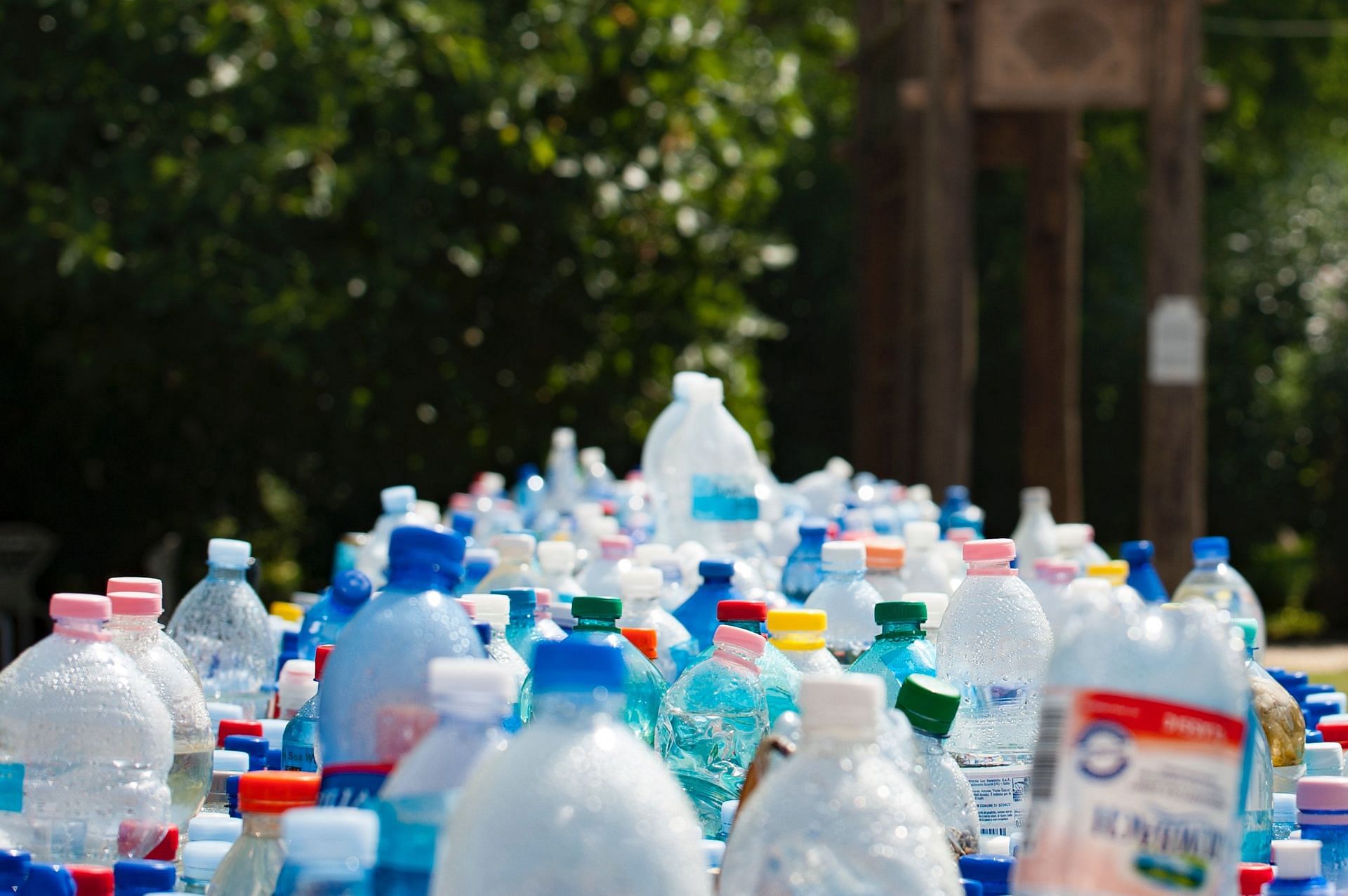 Plastics are a leading cause of lower testosterone in men (Image via Pexels @Mali Maeder)
