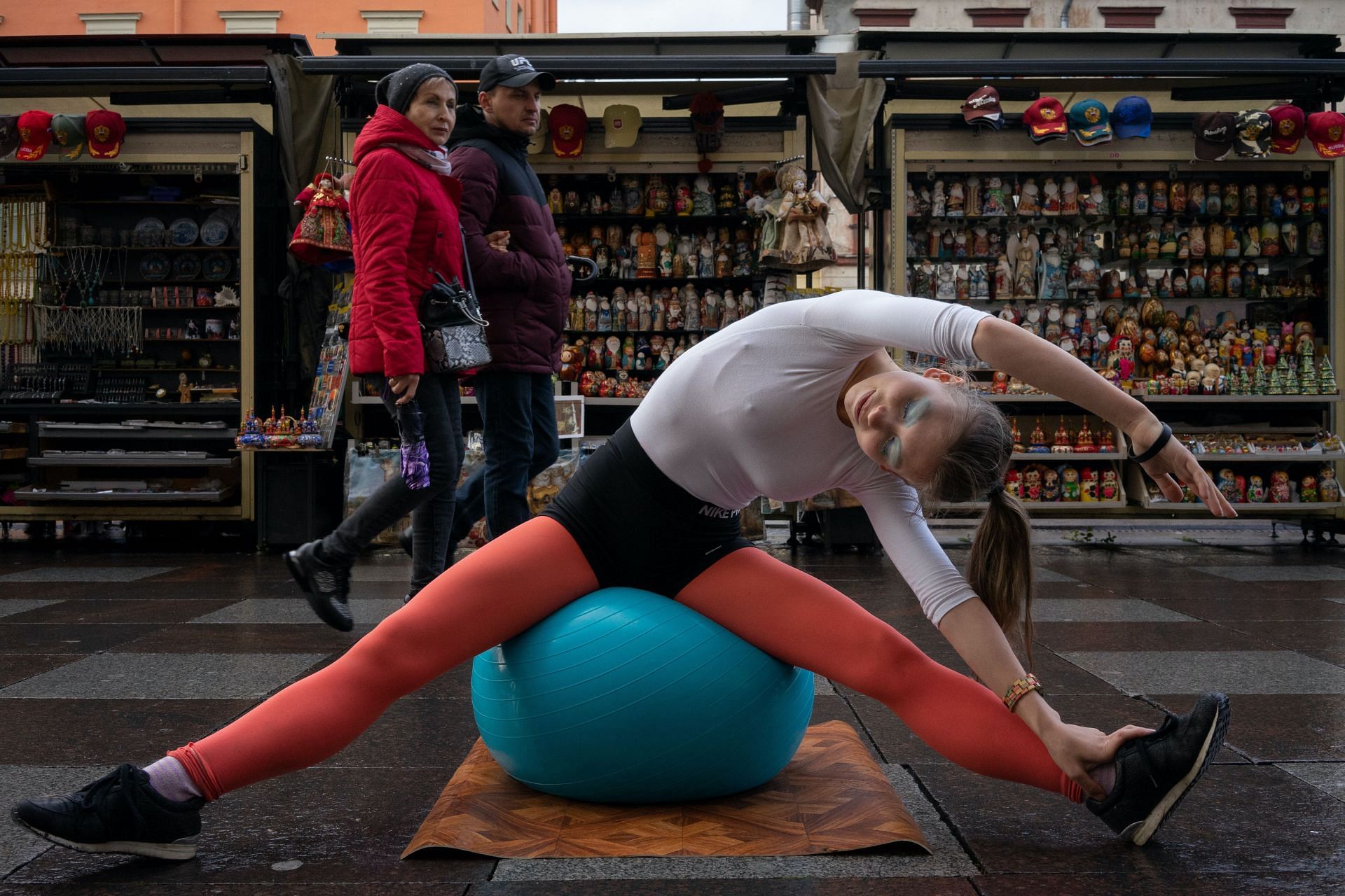 Ball workouts can be fun (Image via Pexels/Darya Sannikova)