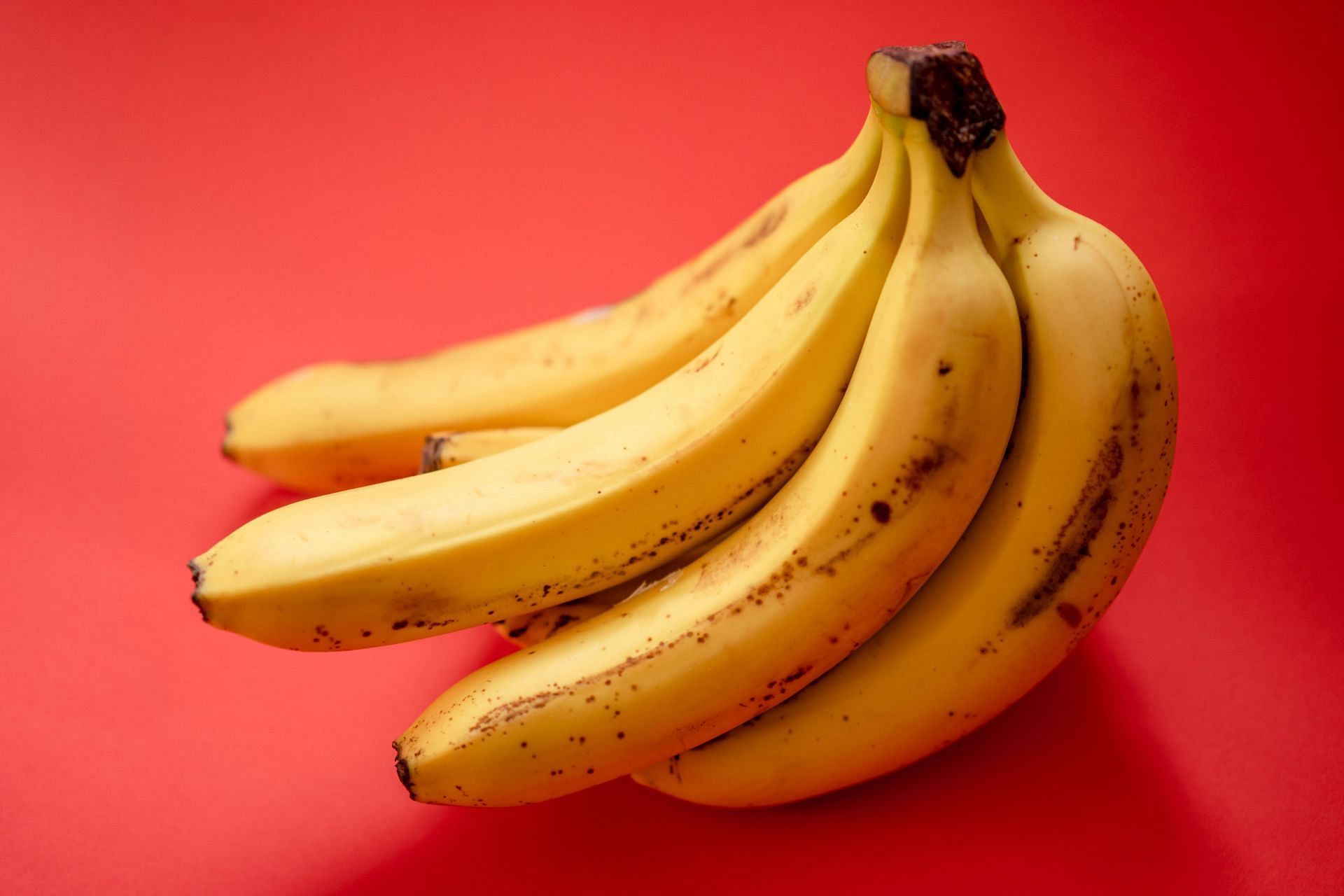 Bananas are the cheapest and one of the most easily available sources of potassium (Image via Pexels @Oleksandr Pidvalnyi)