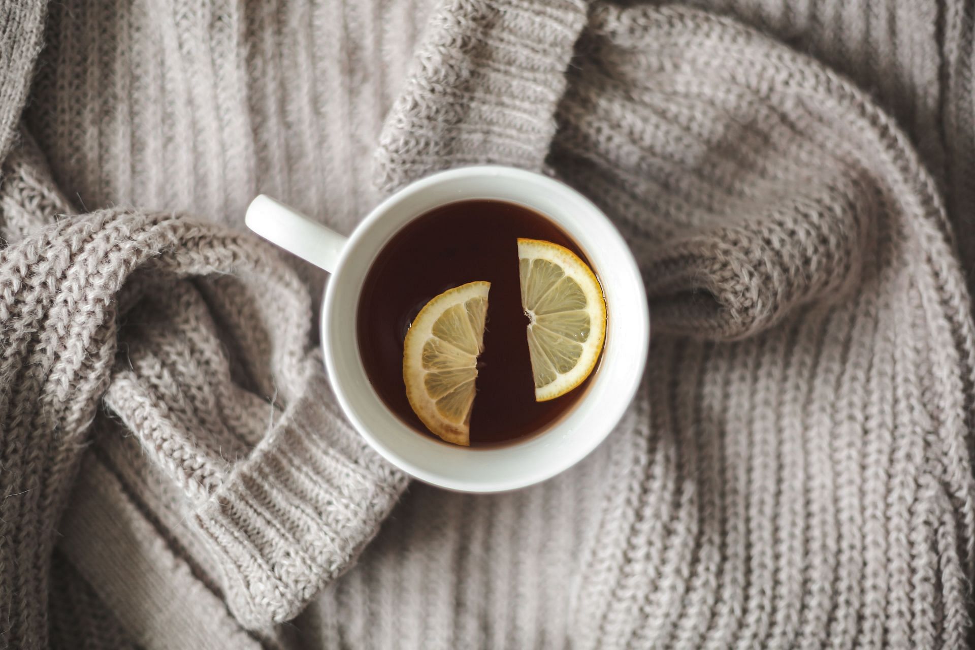 3 Health Benefits and 3 Side Effects of Lemon Tea