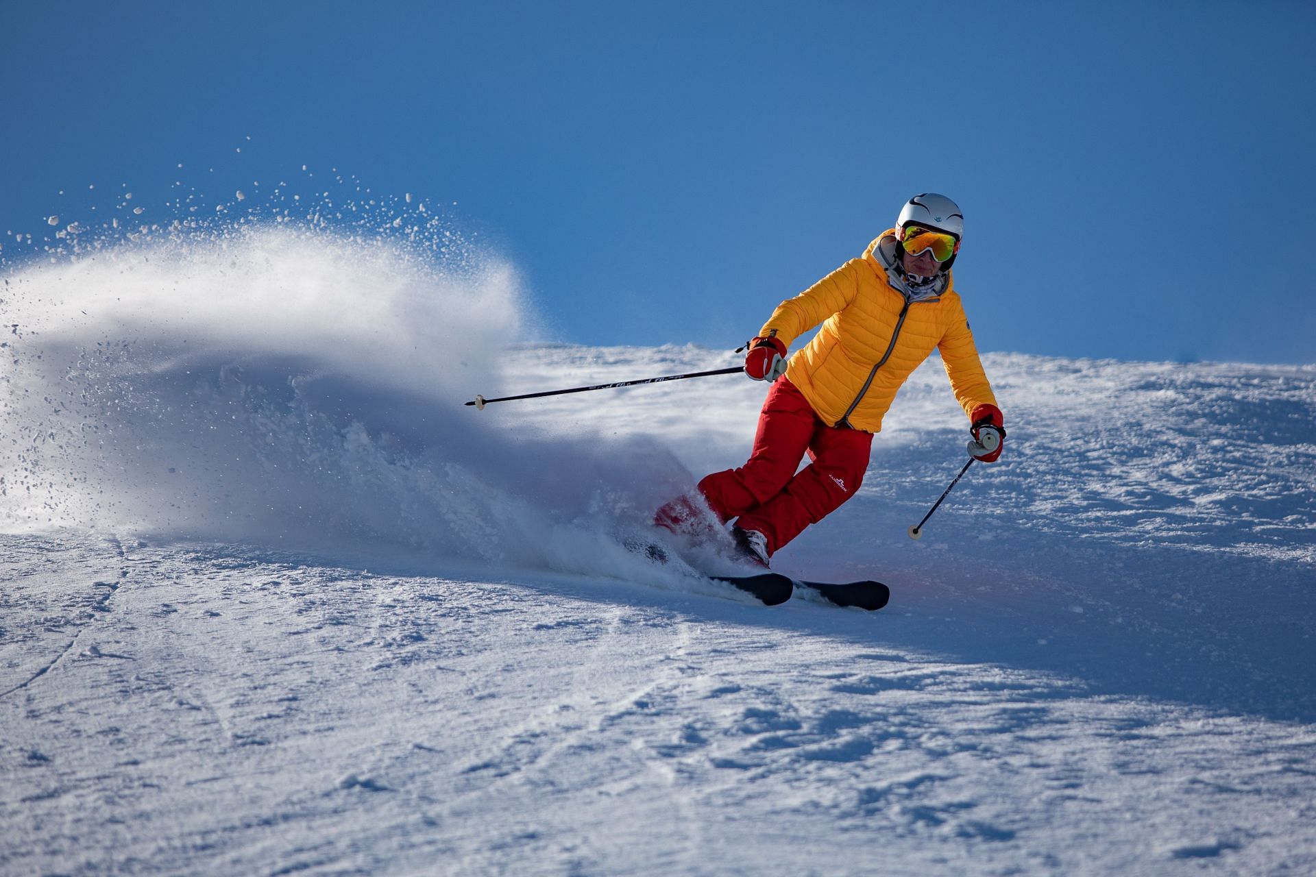 Skiing is a good workout as it helps people to lose weight. (Image via Pexels/ Volker Meyer)